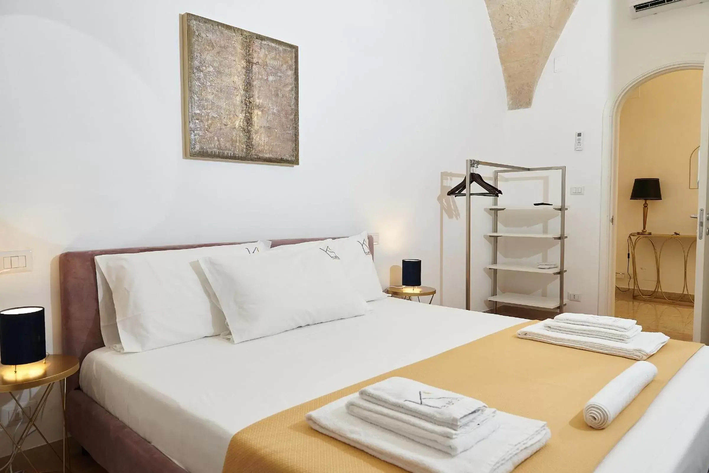 Bedroom, Bed in Kalinifta - Jacuzzi & Suites SIT