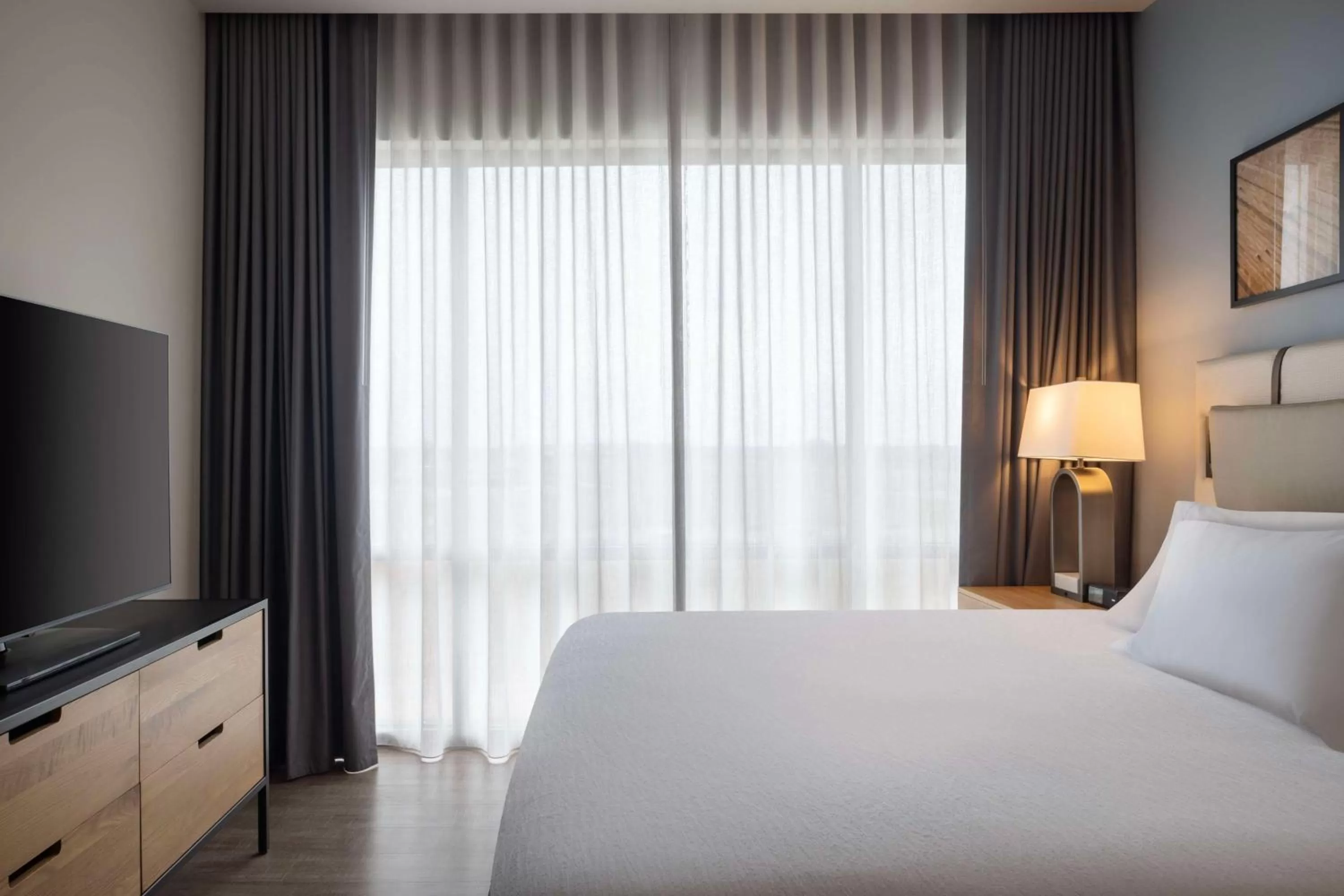 Bed in Embassy Suites By Hilton Bowling Green