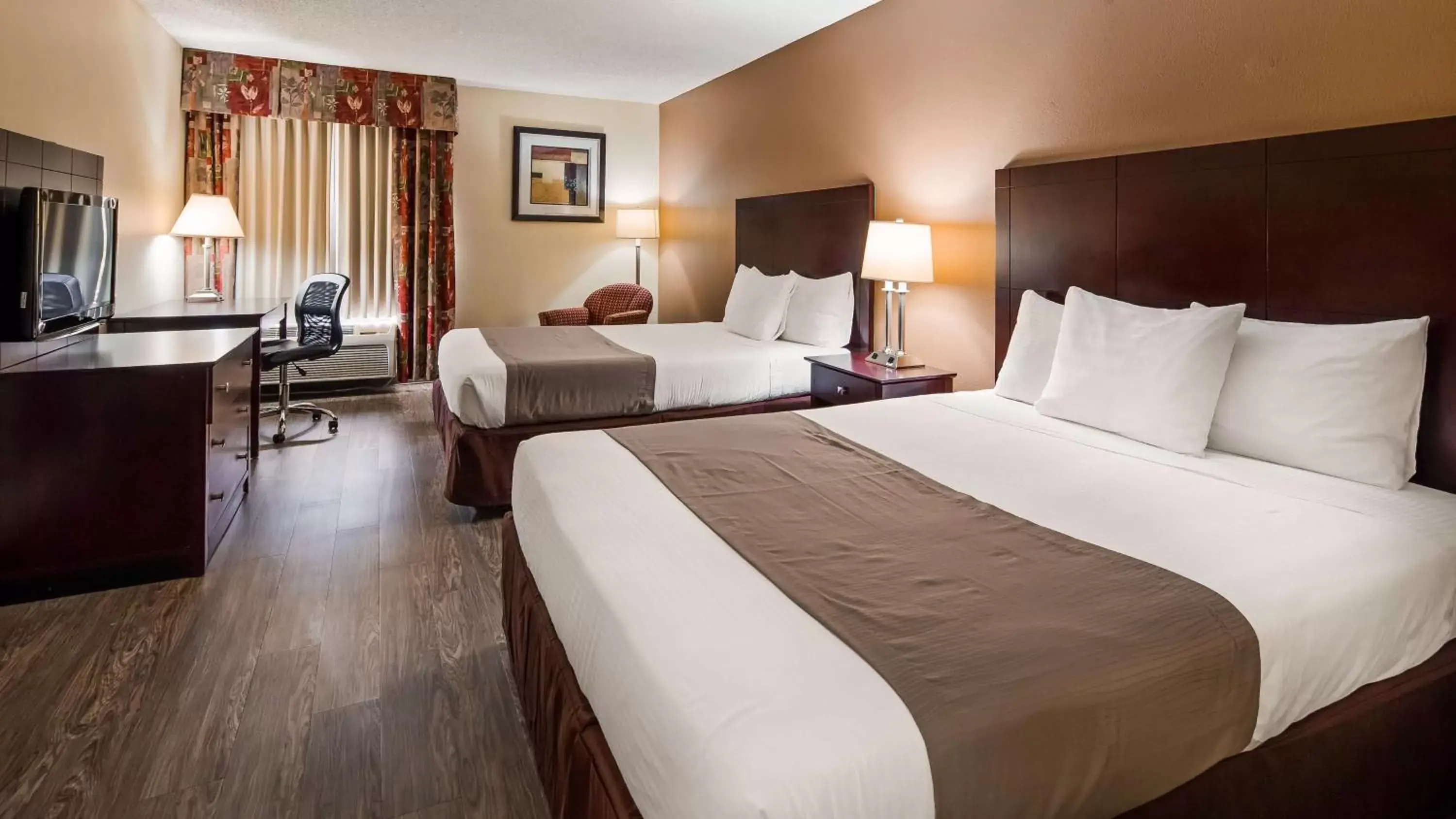 Photo of the whole room, Bed in Best Western Butner Creedmoor Inn Photo of the whole room, Bed in Best Western Butner Creedmoor Inn