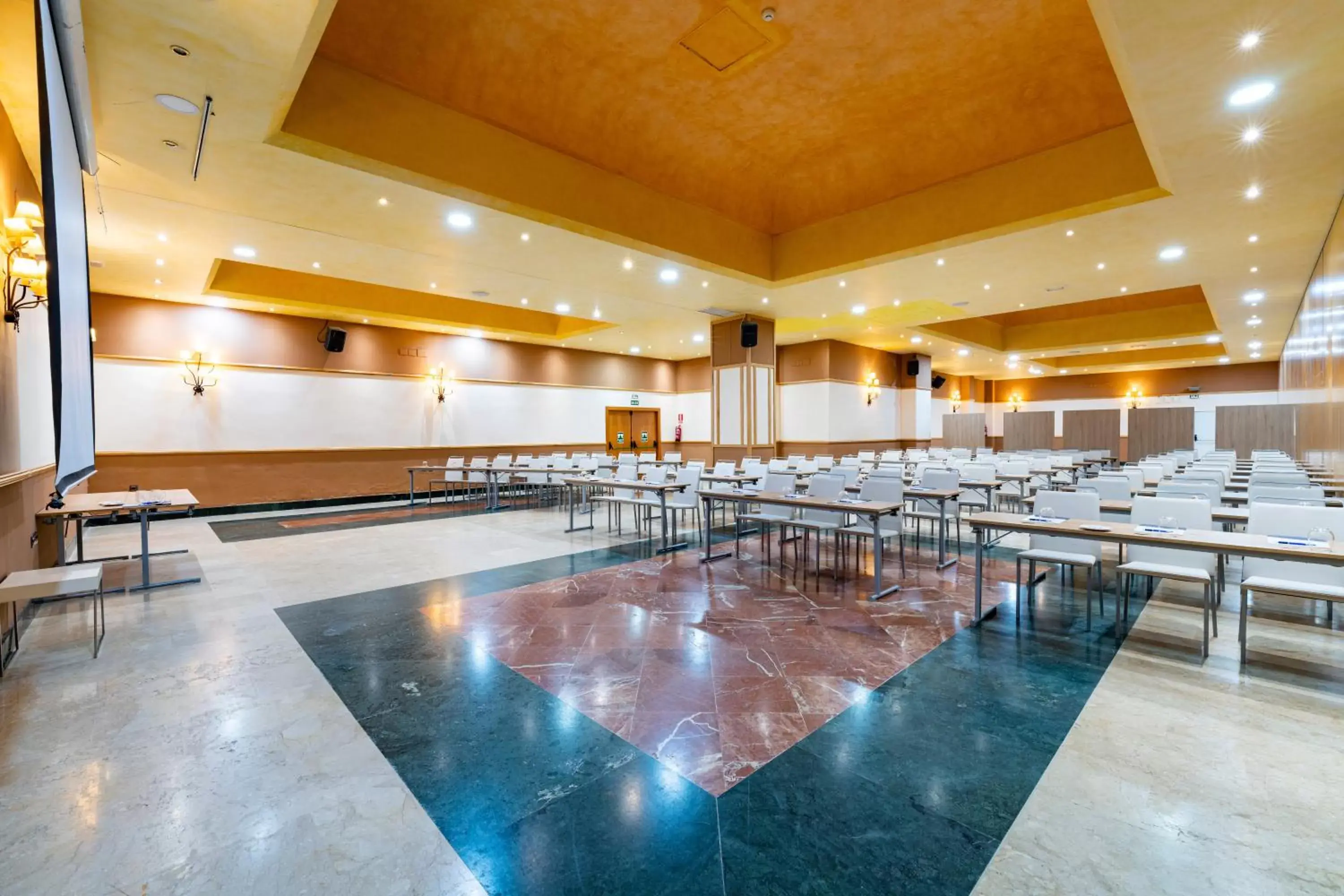 Meeting/conference room, Swimming Pool in Hotel Antequera Hills