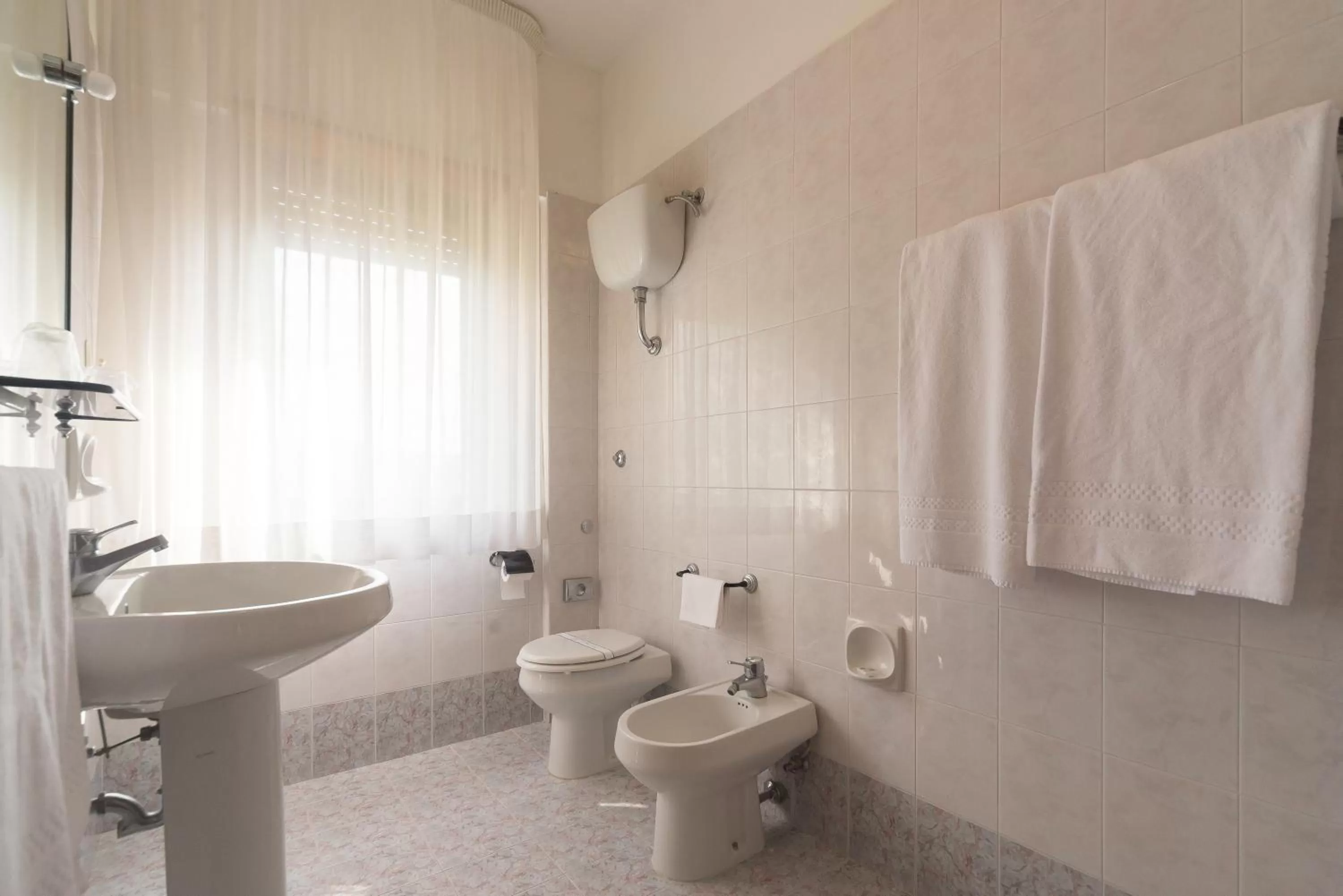 Bathroom in Hotel Columbus sul Lago