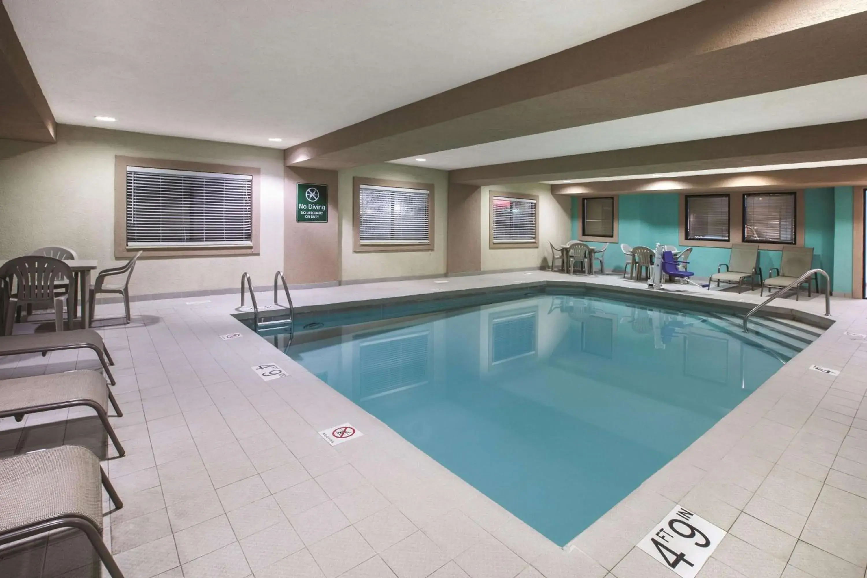 On site, Swimming Pool in La Quinta Inn & Suites by Wyndham Erie