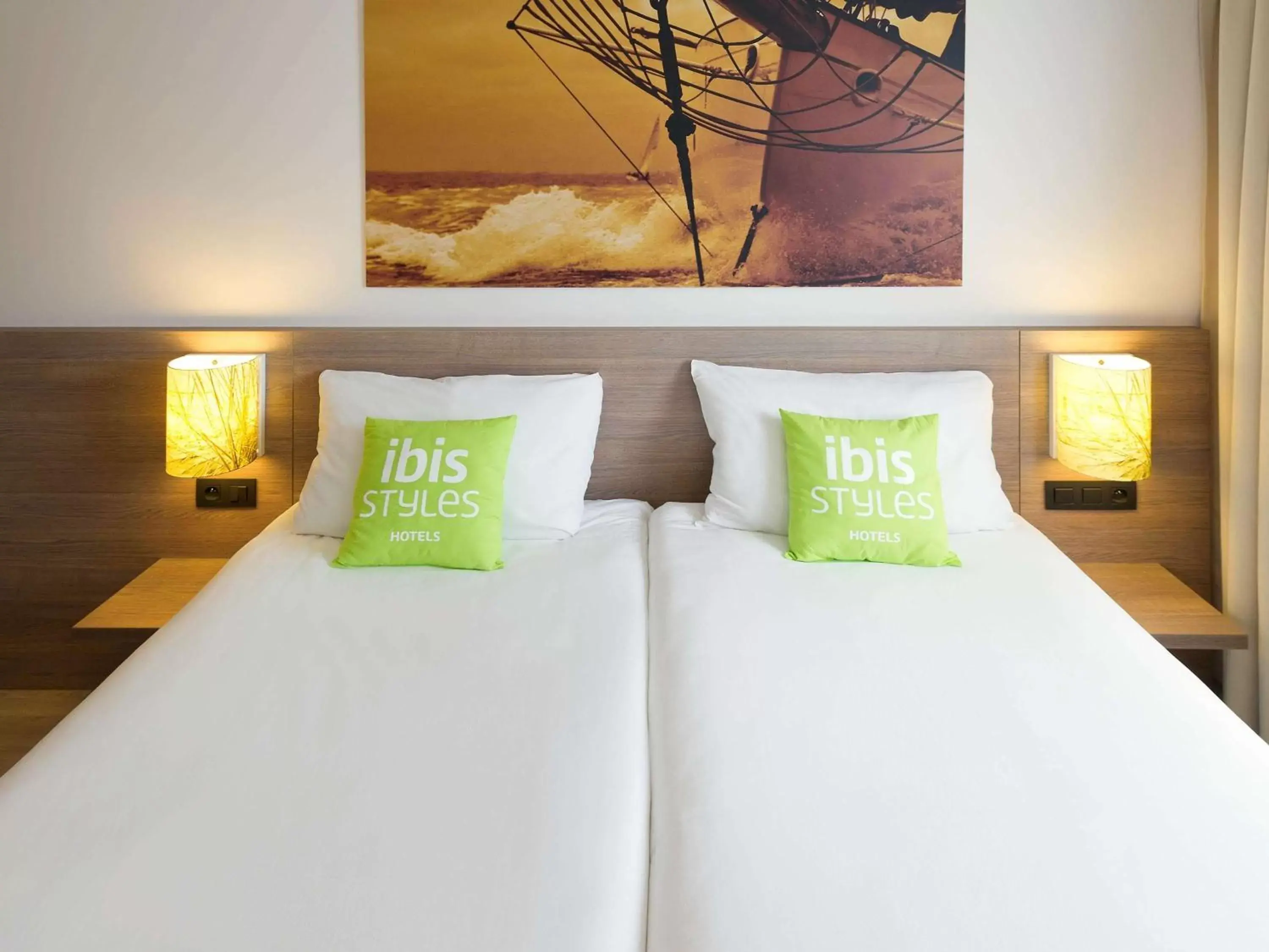 Standard Double Room in ibis Styles Zeebrugge