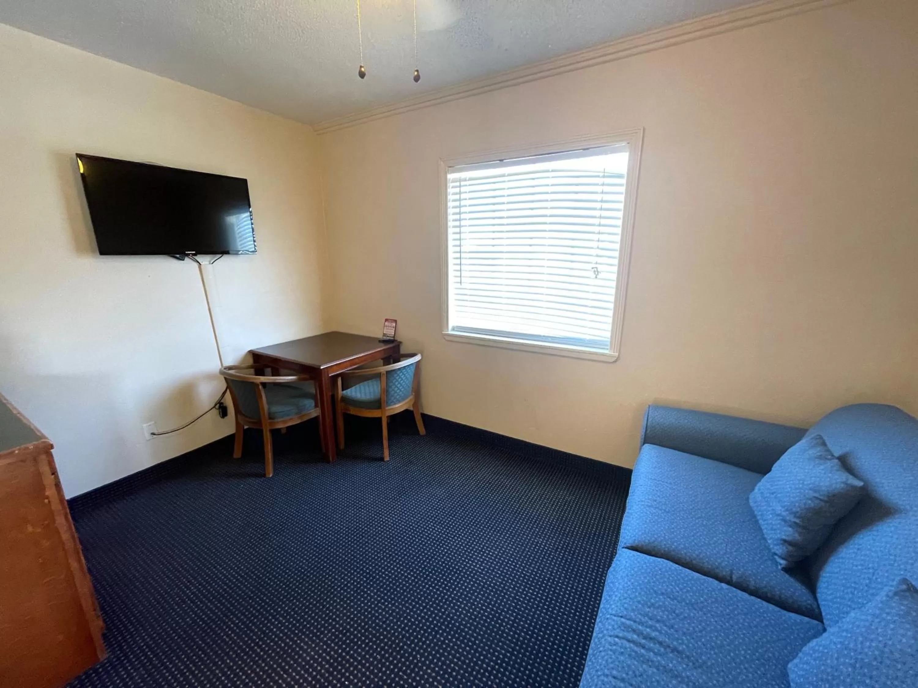 Family in Flamingo Inn