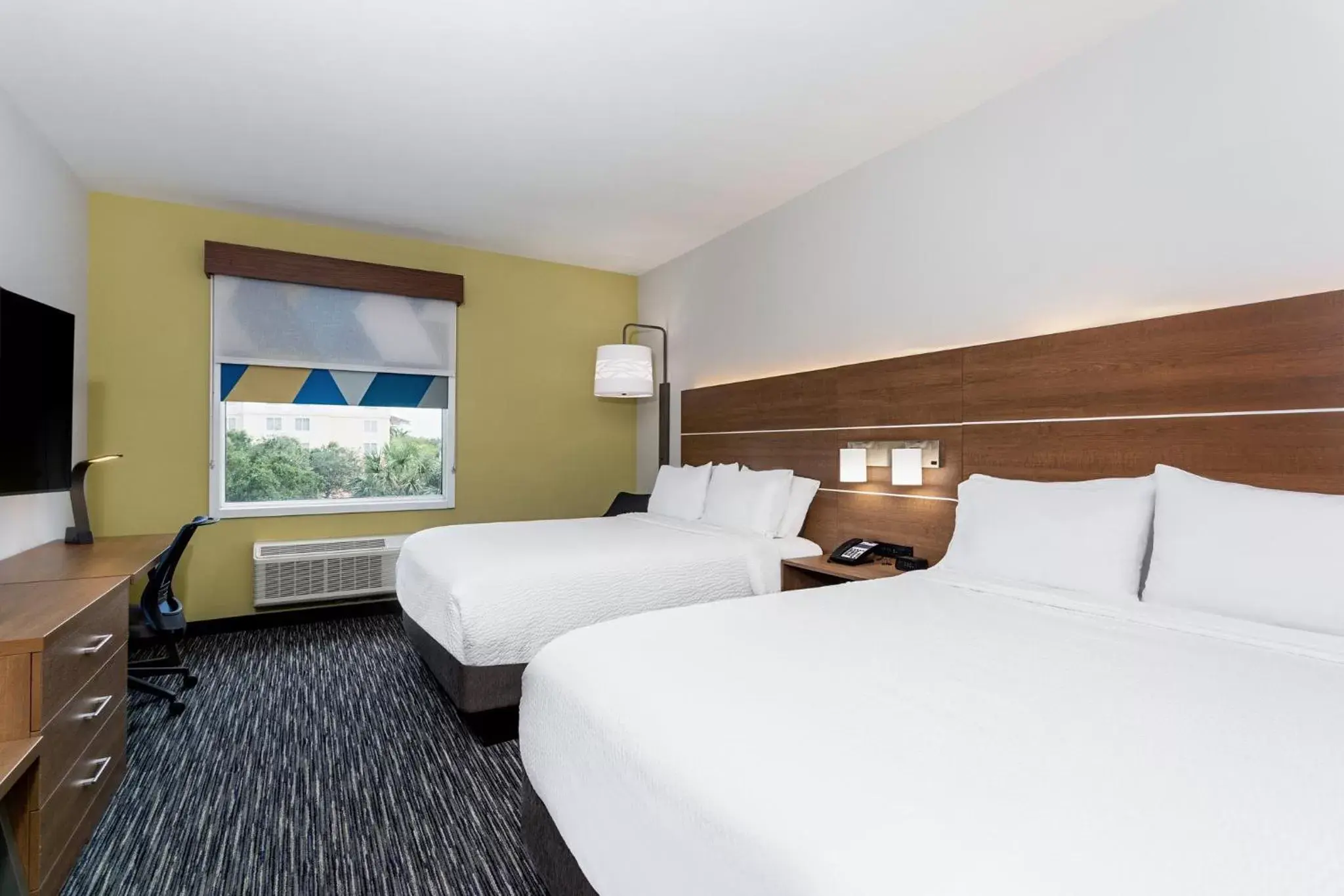 Photo of the whole room, Bed in Holiday Inn Express & Suites - Miramar, an IHG Hotel