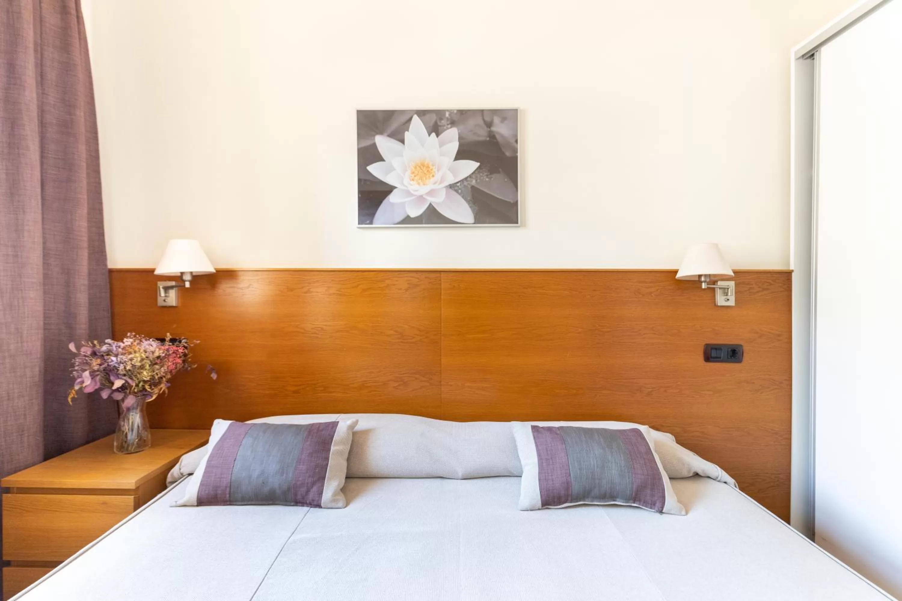 Bed in Atica Apartments - by Weflating