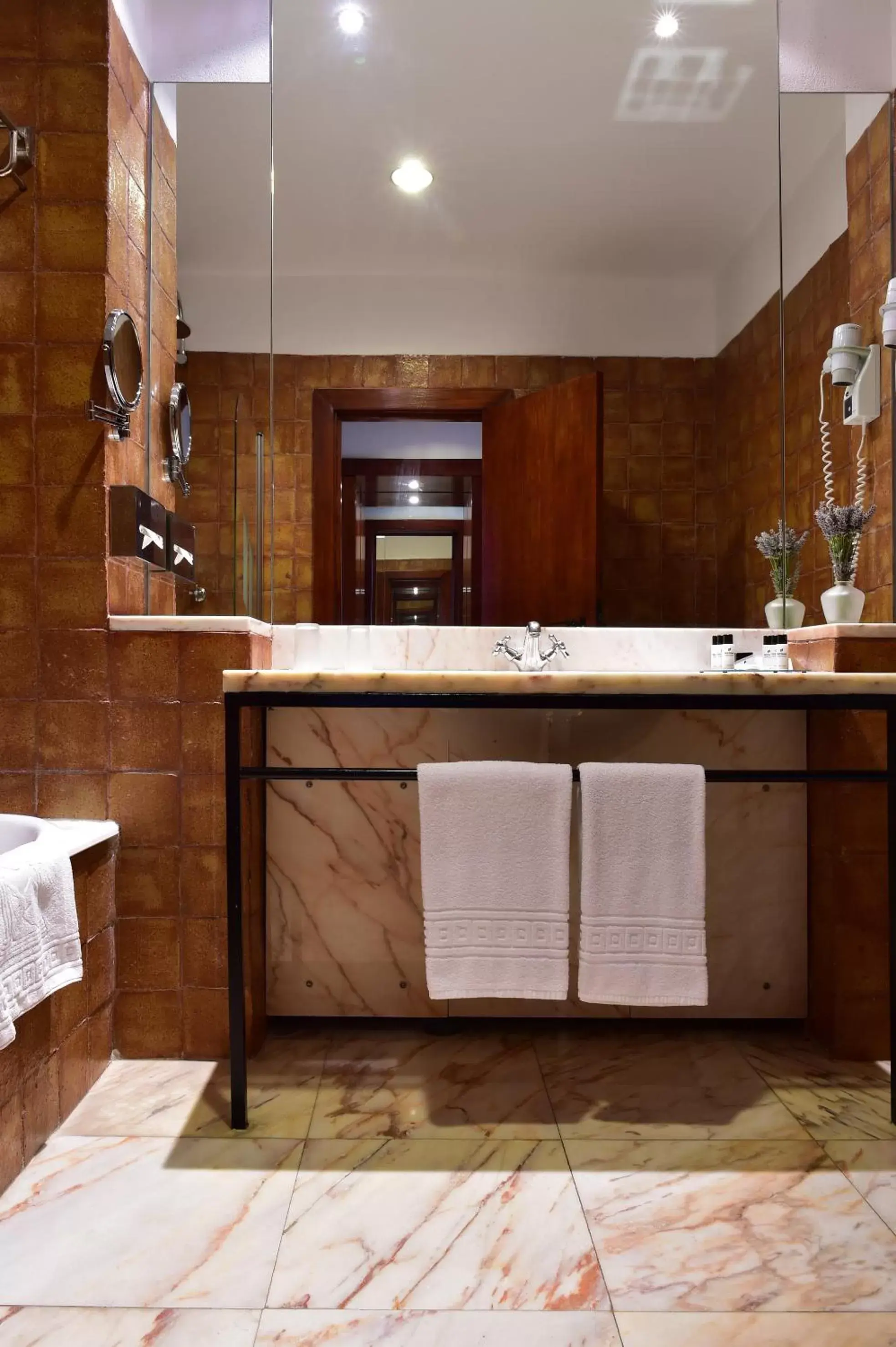 Bathroom, Lobby/Reception in Pousada Convento de Vila Viçosa