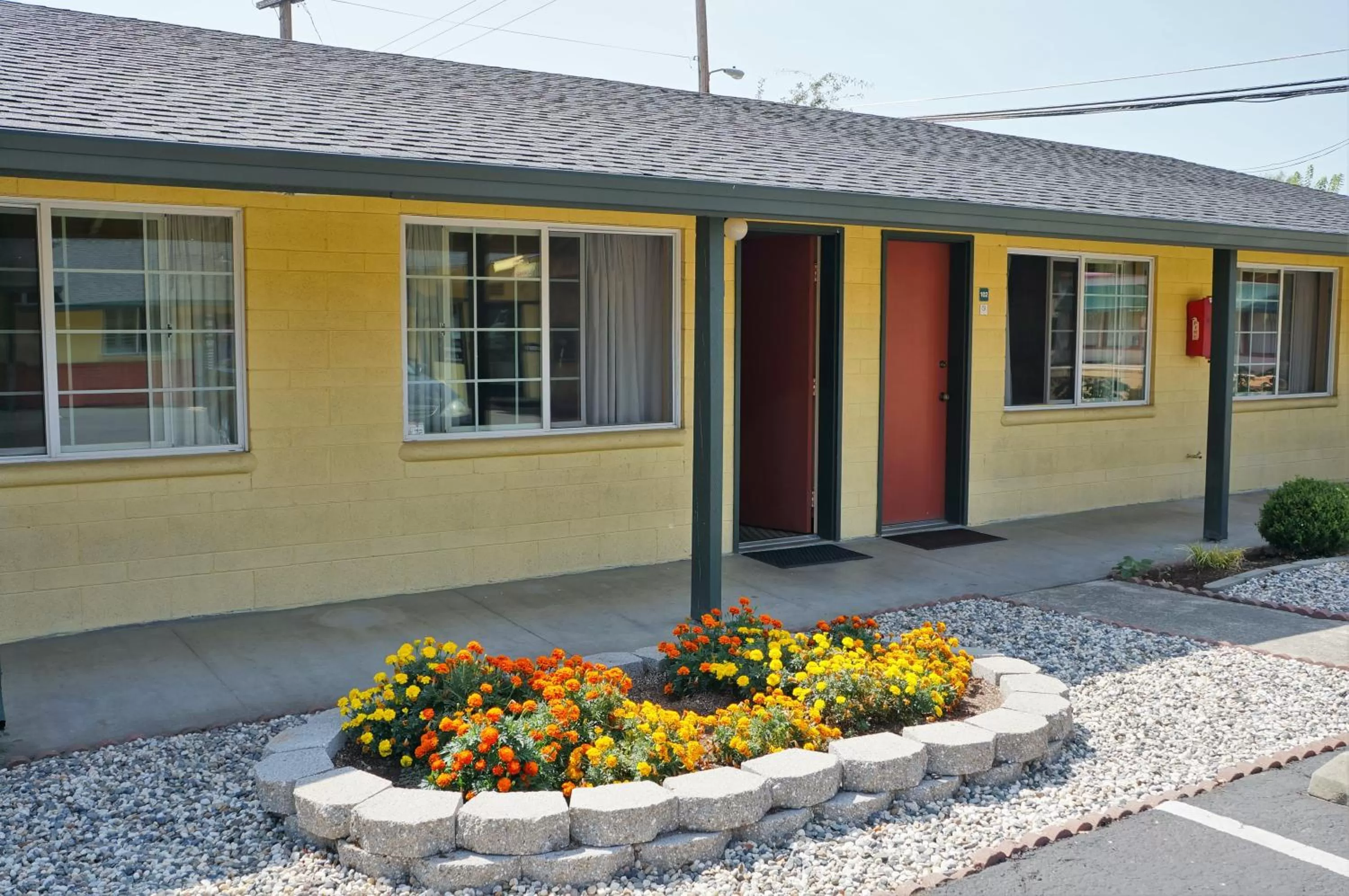 Property building in Lakeview Inn