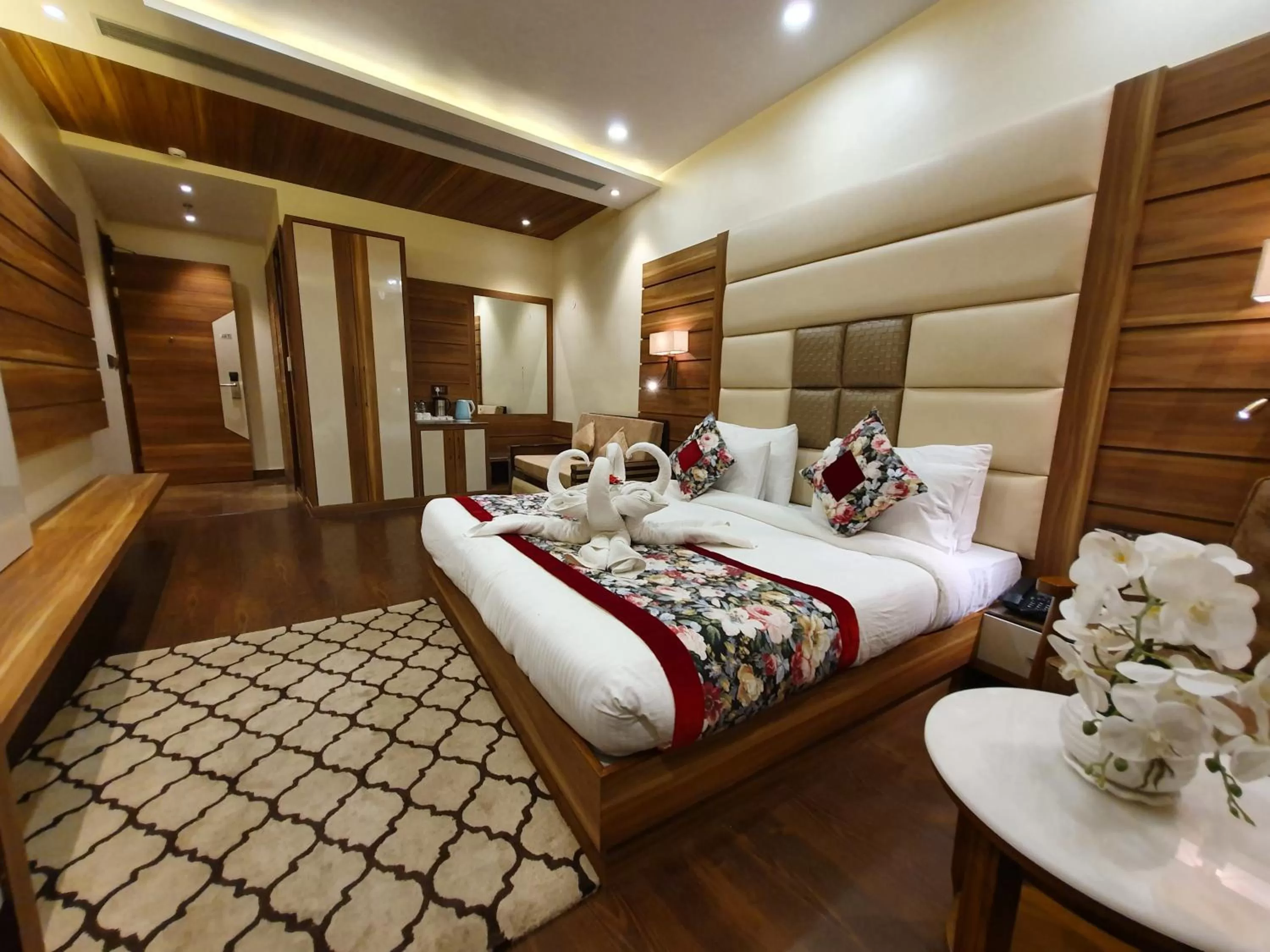 Bed in Hotel Makhan Residency