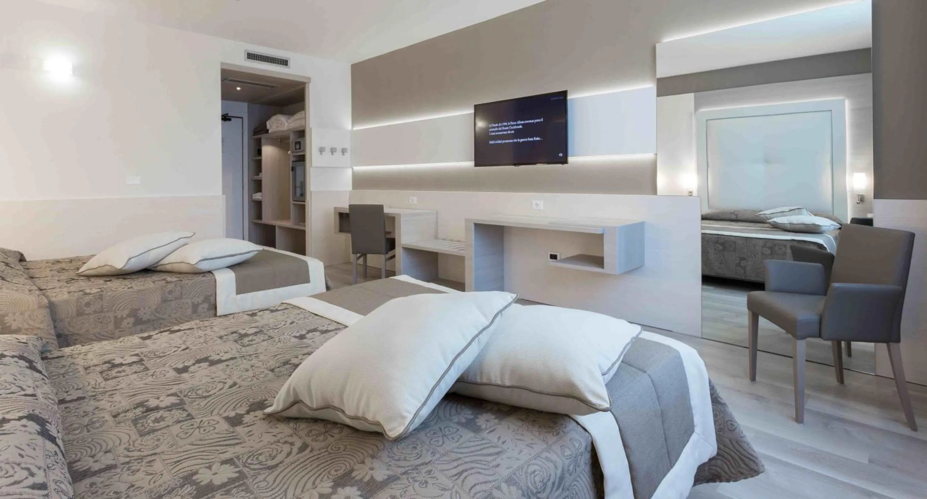 Photo of the whole room, Bed in Hotel Victoria