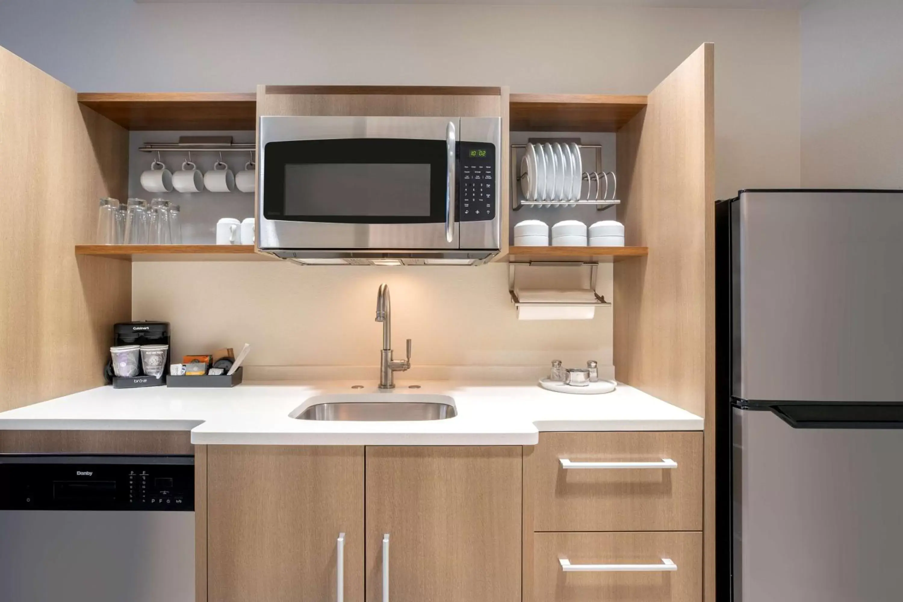 Kitchen or kitchenette, Kitchen/Kitchenette in Home2 Suites By Hilton Phoenix Avondale, Az