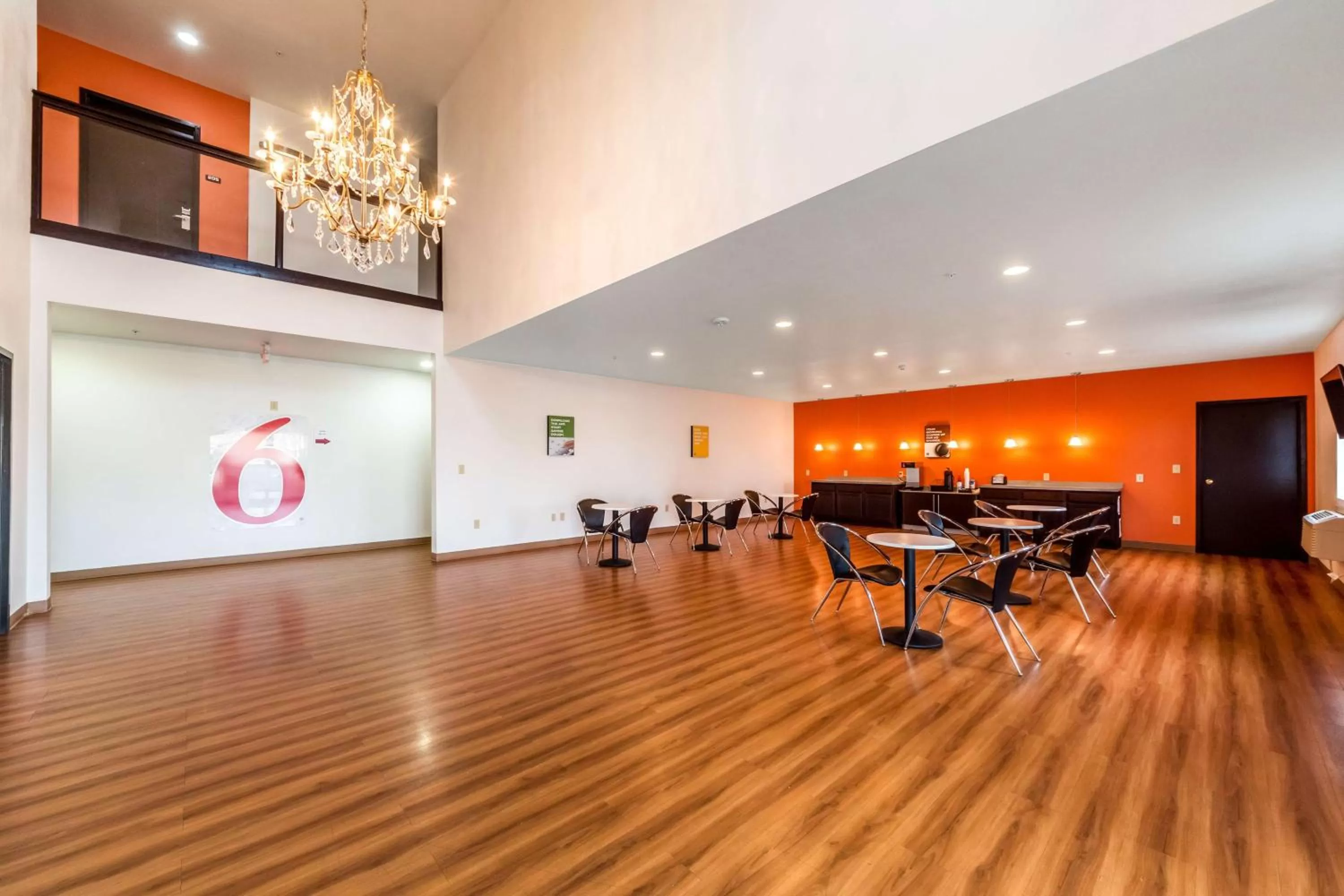 Communal lounge/ TV room in Motel 6-Jourdanton, TX