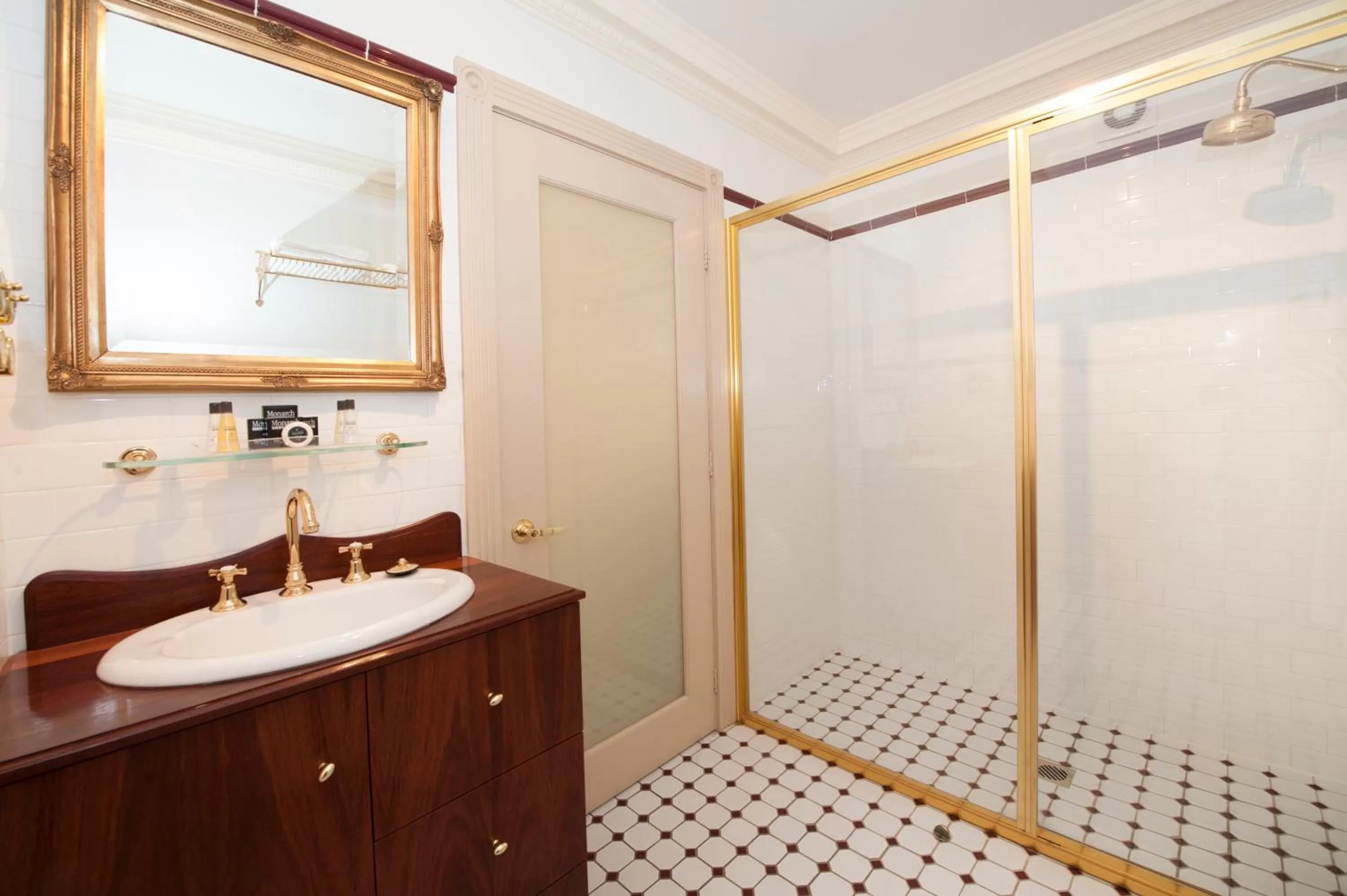 Bathroom in Cobb & Co Court Boutique Hotel