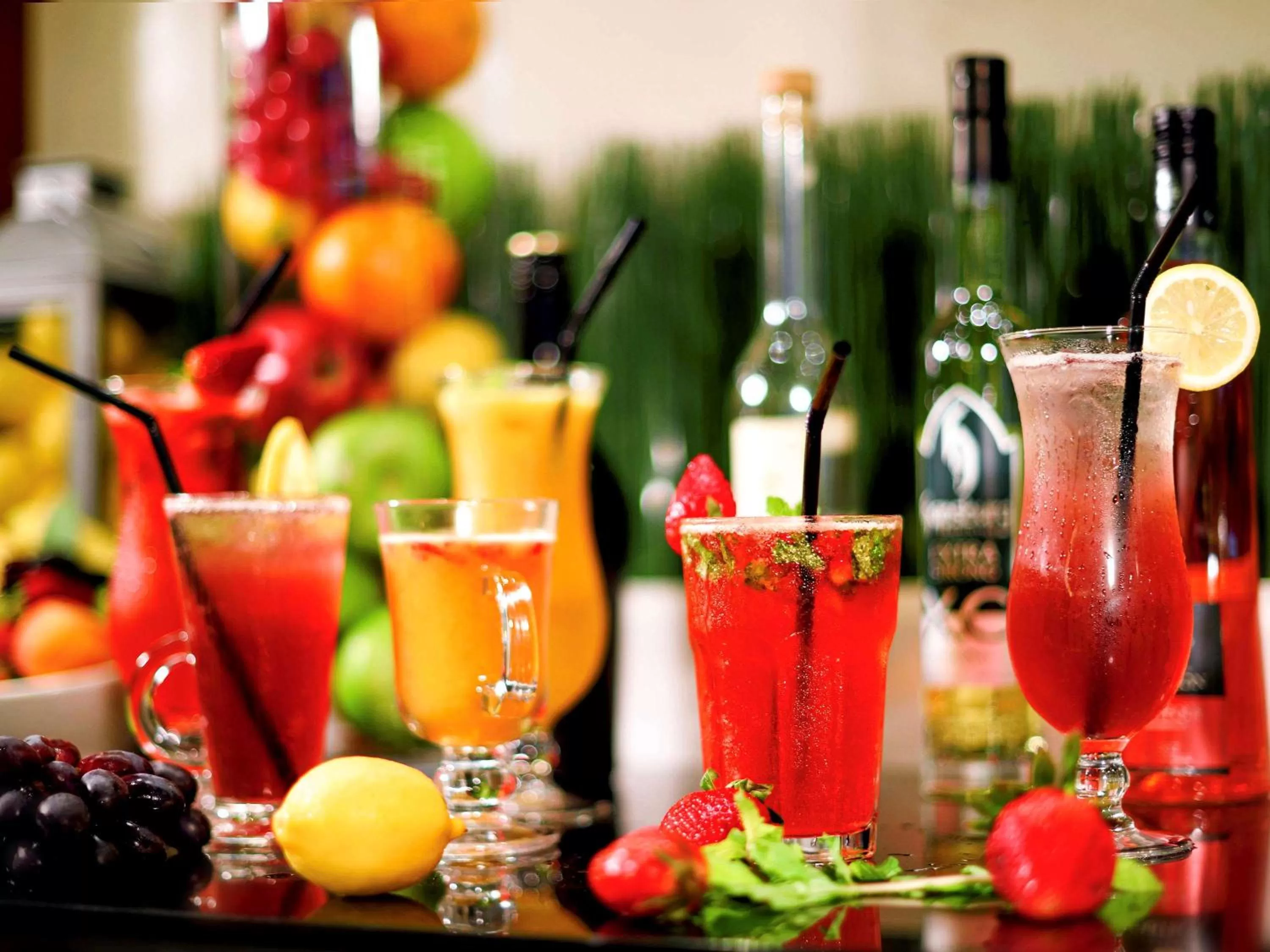 Lounge or bar in Mercure Gold Hotel Jumeirah Dubai by Accor