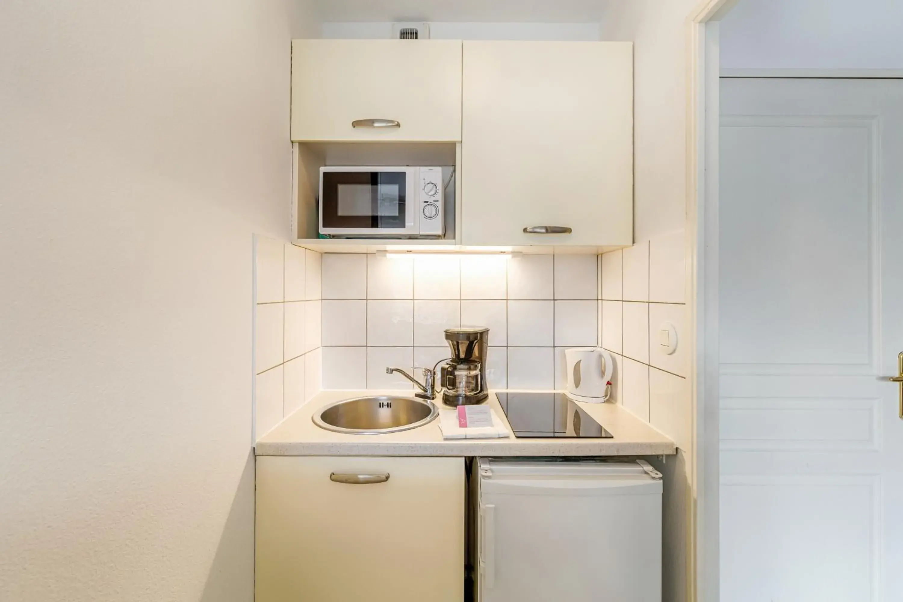 Kitchen or kitchenette, Kitchen/Kitchenette in Appart'City Thonon les Bains