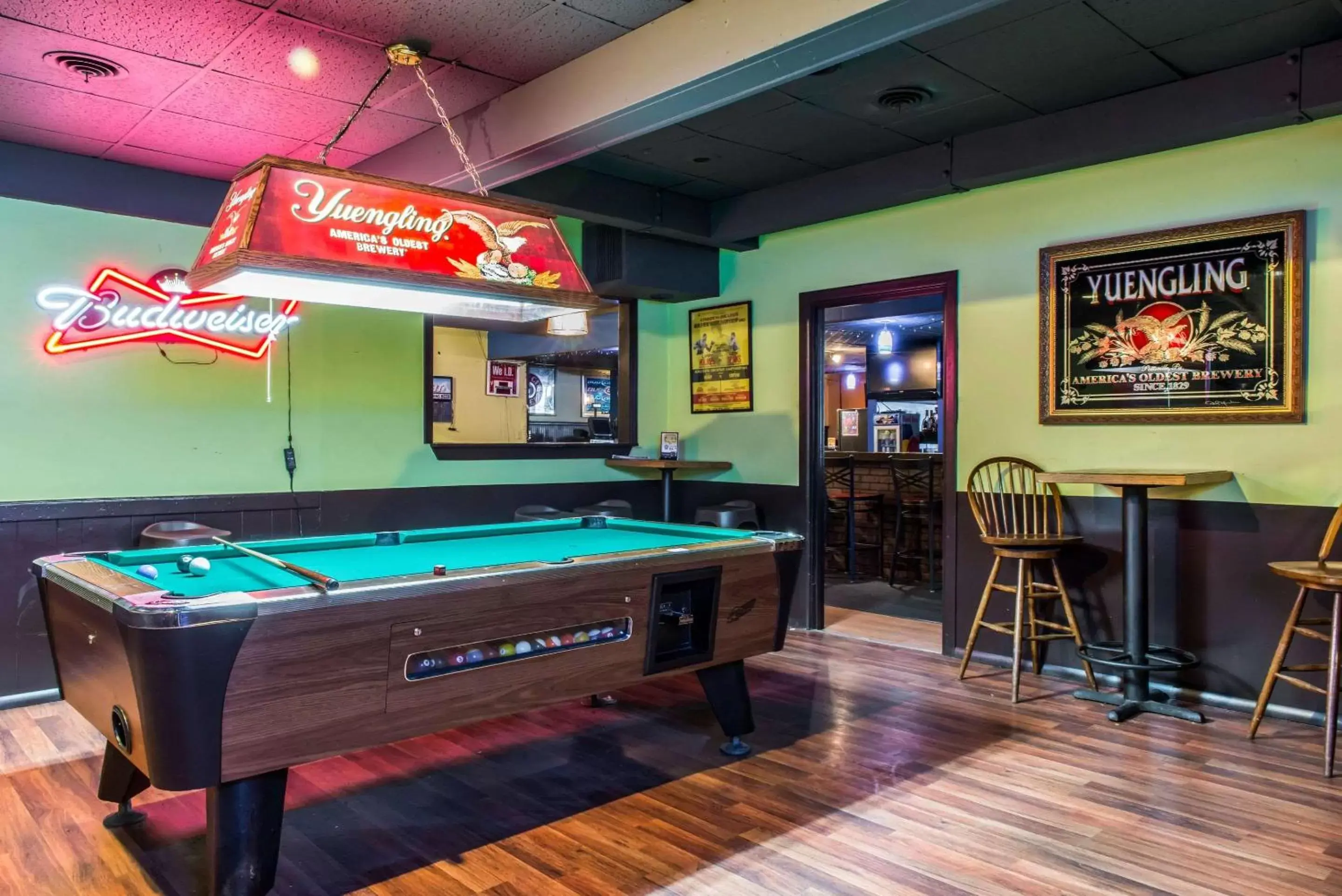 Lounge or bar, Billiards in Quality Inn New Kensington