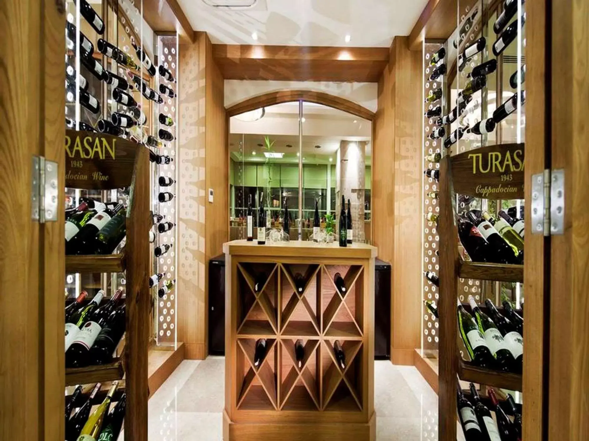 Lounge or bar in DoubleTree By Hilton Avanos Cappadocia Lounge or bar in DoubleTree By Hilton Avanos Cappadocia