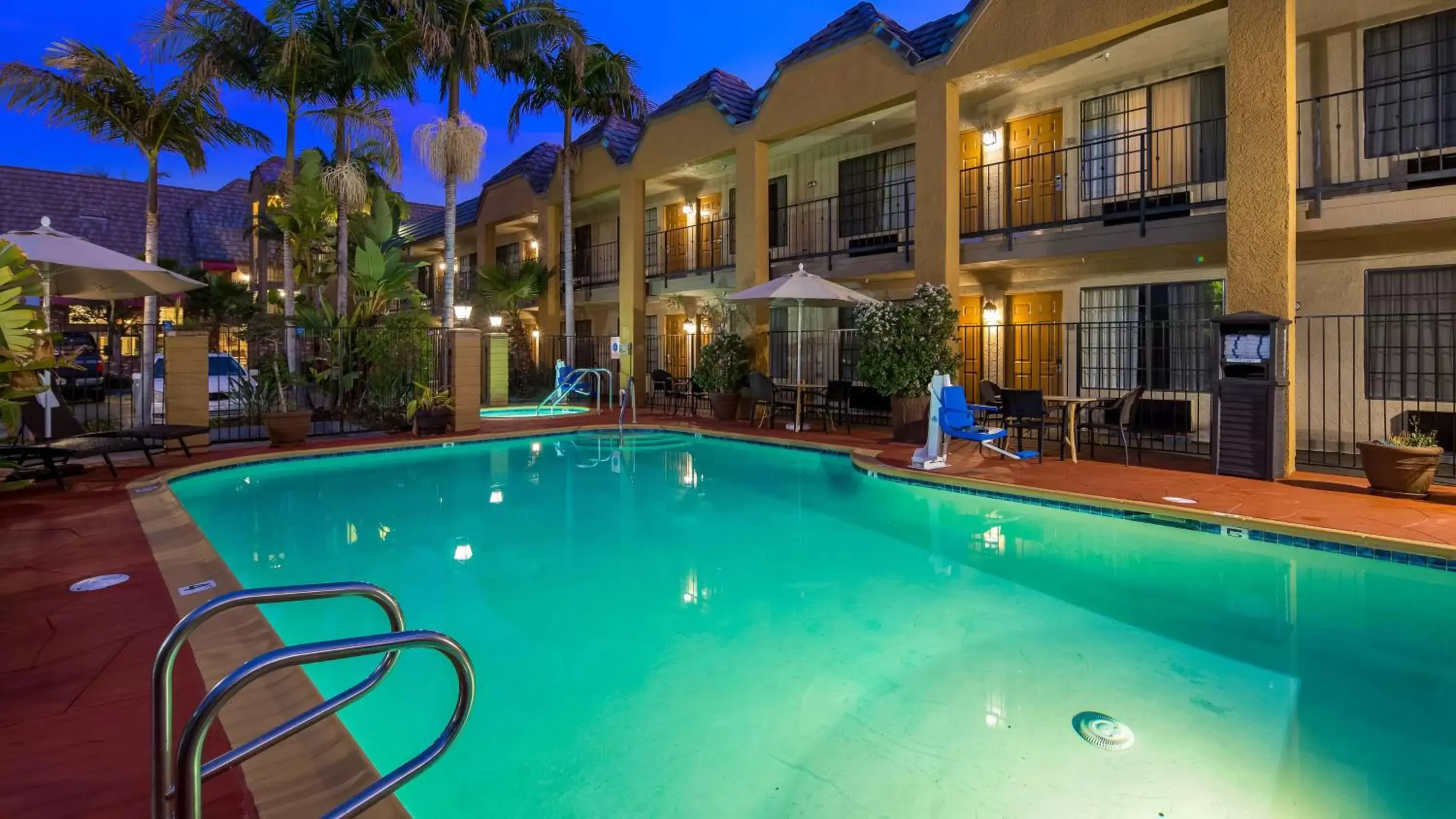 Pool view, Swimming Pool in Best Western Palm Garden Inn