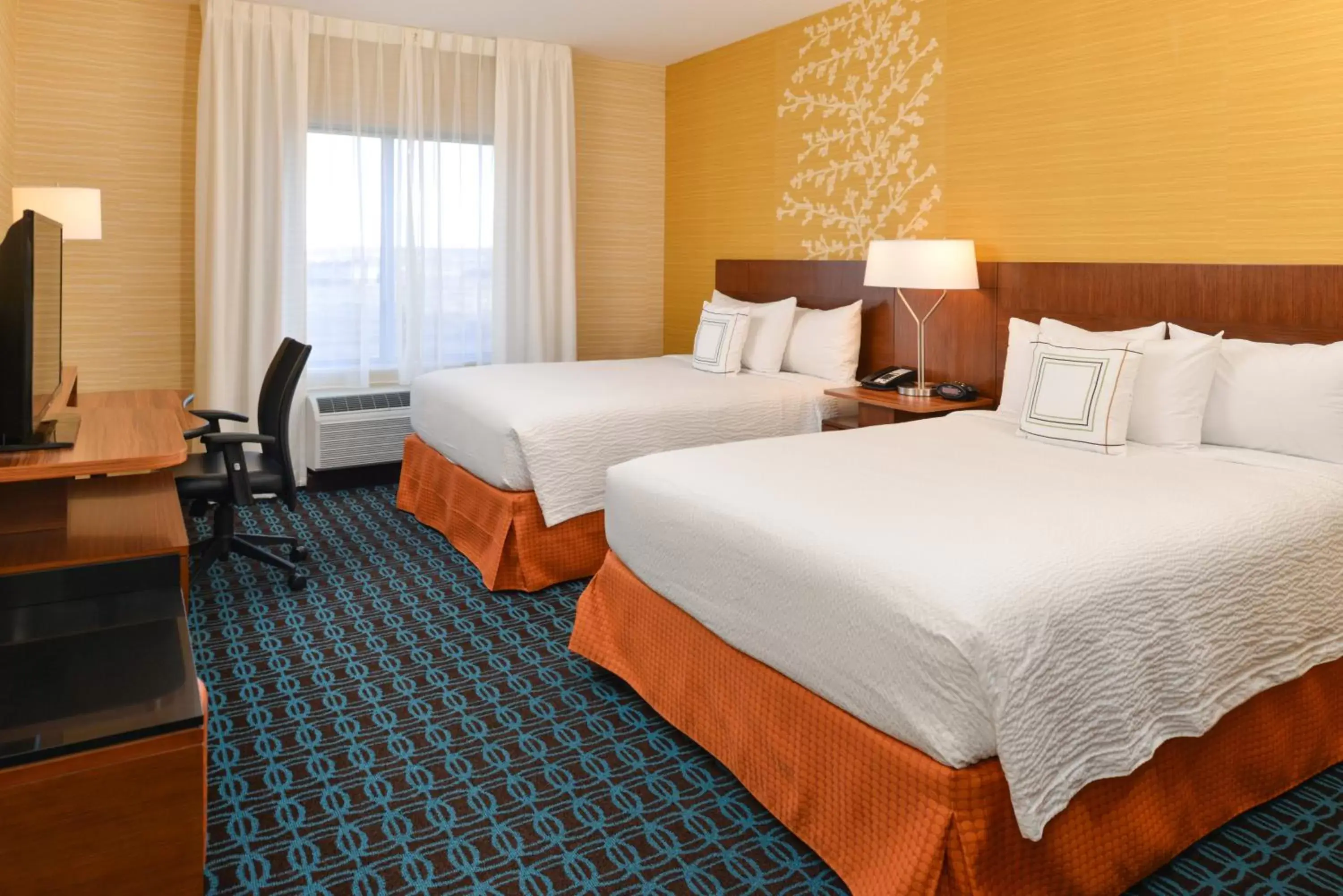 Bed in Fairfield Inn & Suites by Marriott Gallup