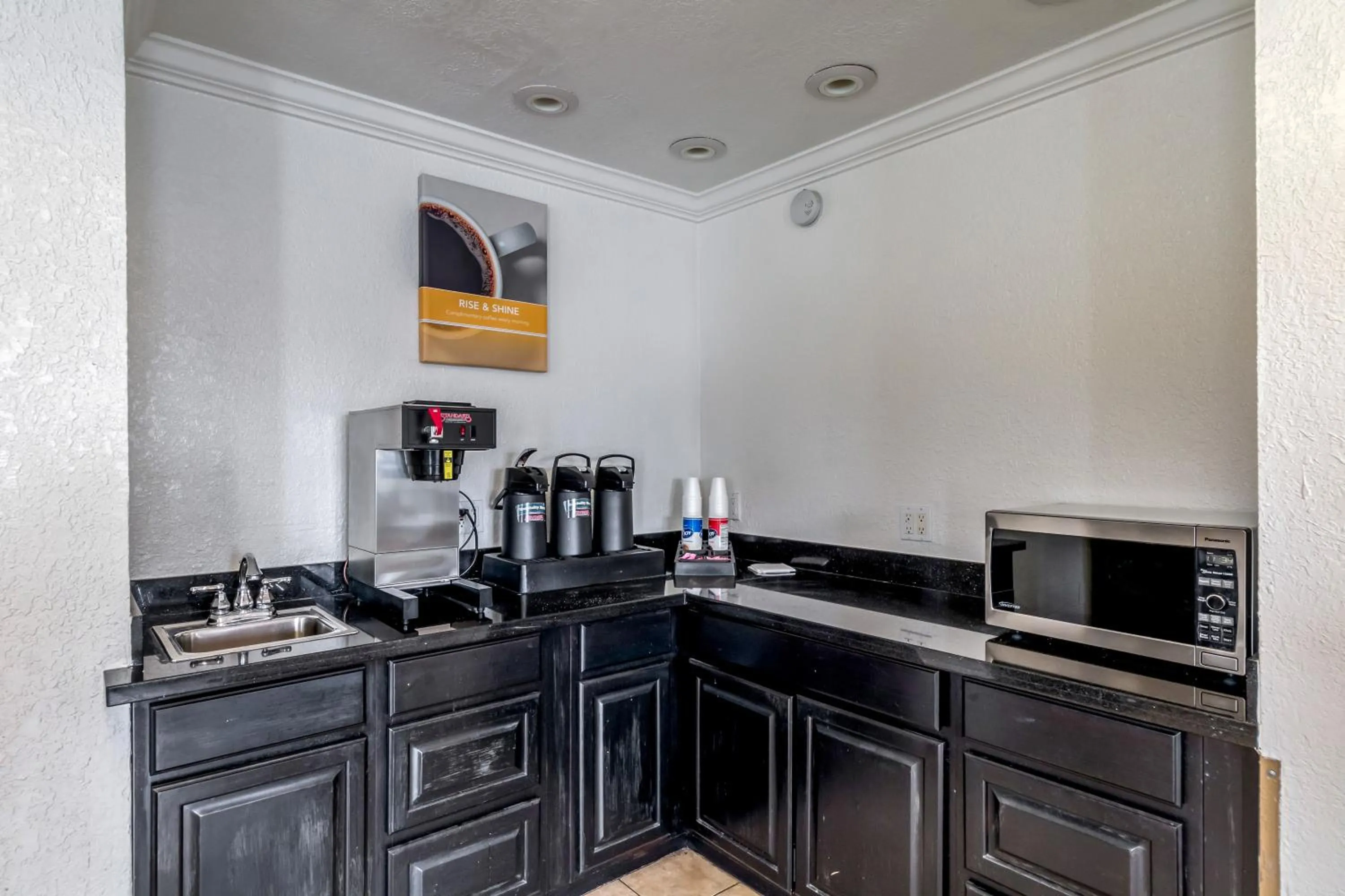 Lobby or reception in Motel 6 San Antonio, TX - Frost Bank Center