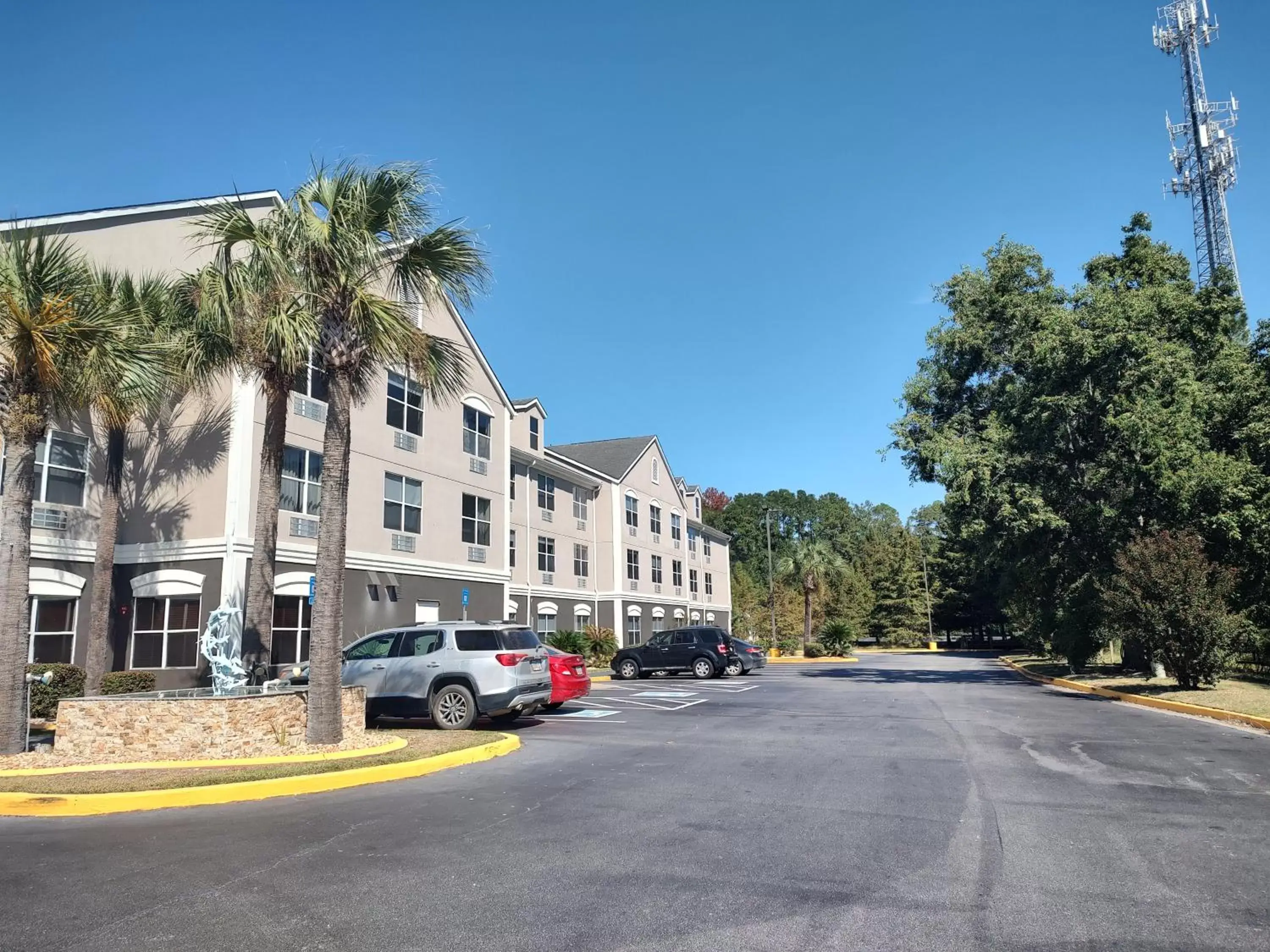 Property Building in Country Inn & Suites by Radisson, Hinesville, GA