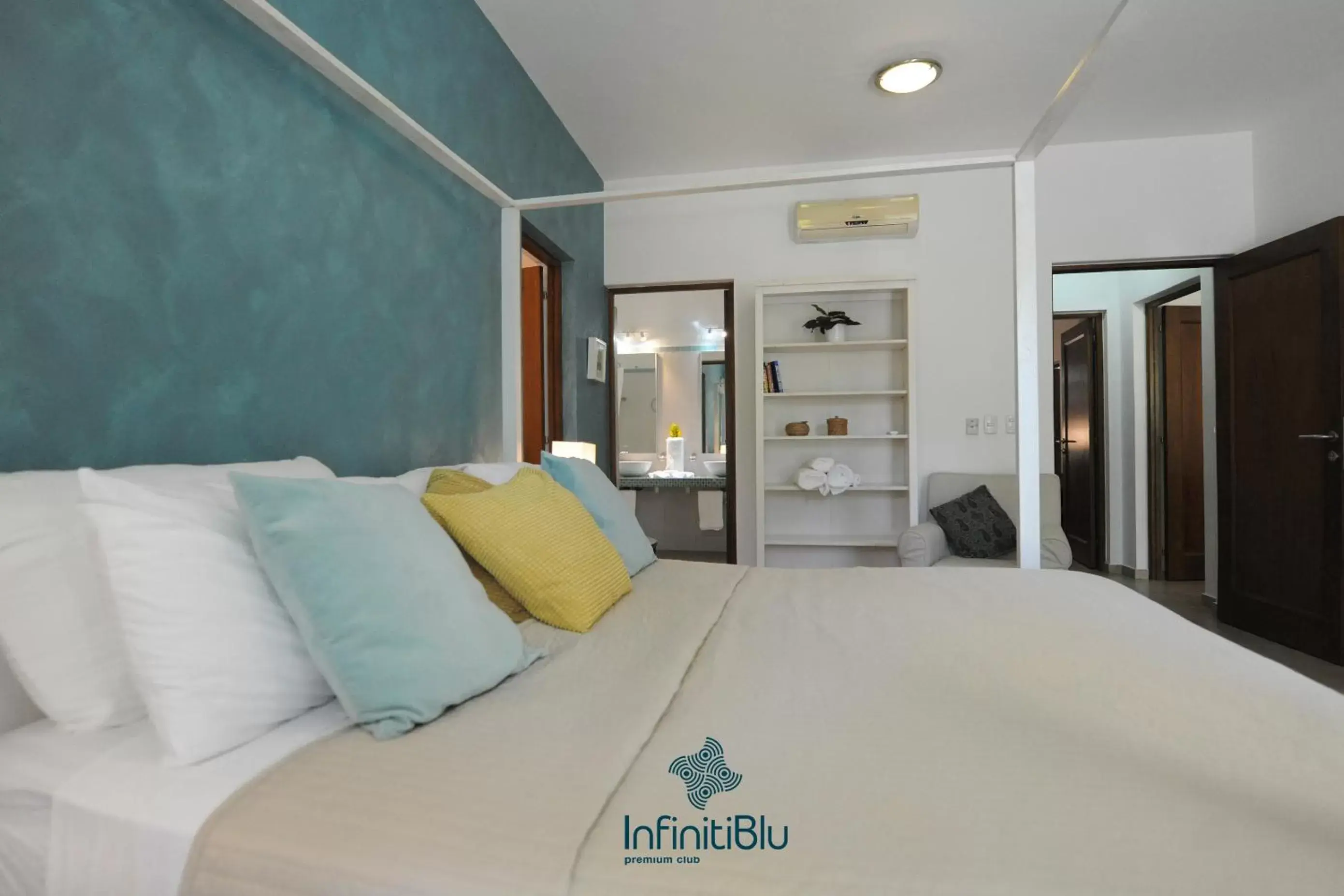 Bed in Instyle Residences at Infiniti Blu