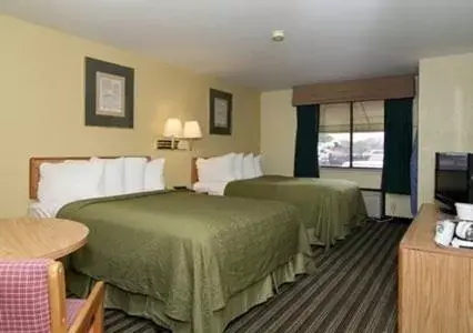 Bed in Quality Inn Clovis