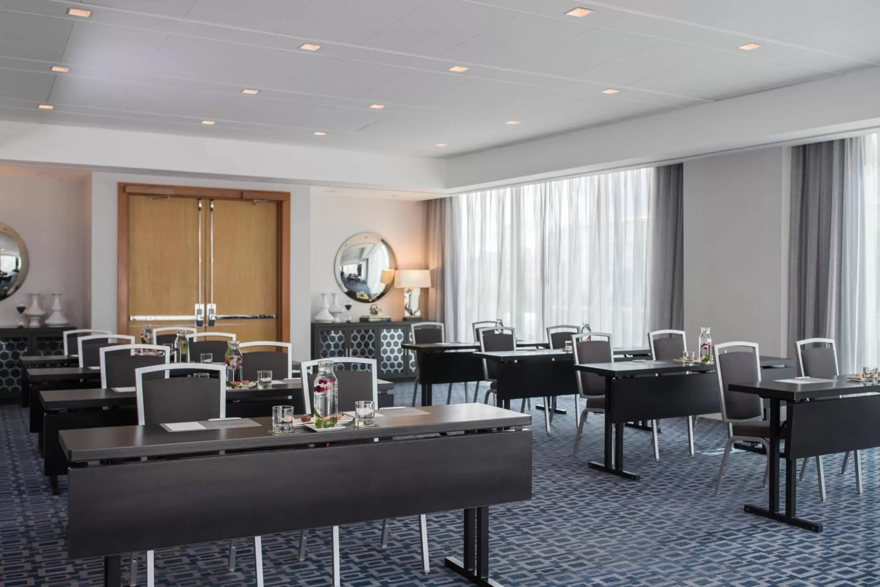 Meeting/conference room, Restaurant/Places to Eat in Renaissance Boston Waterfront Hotel