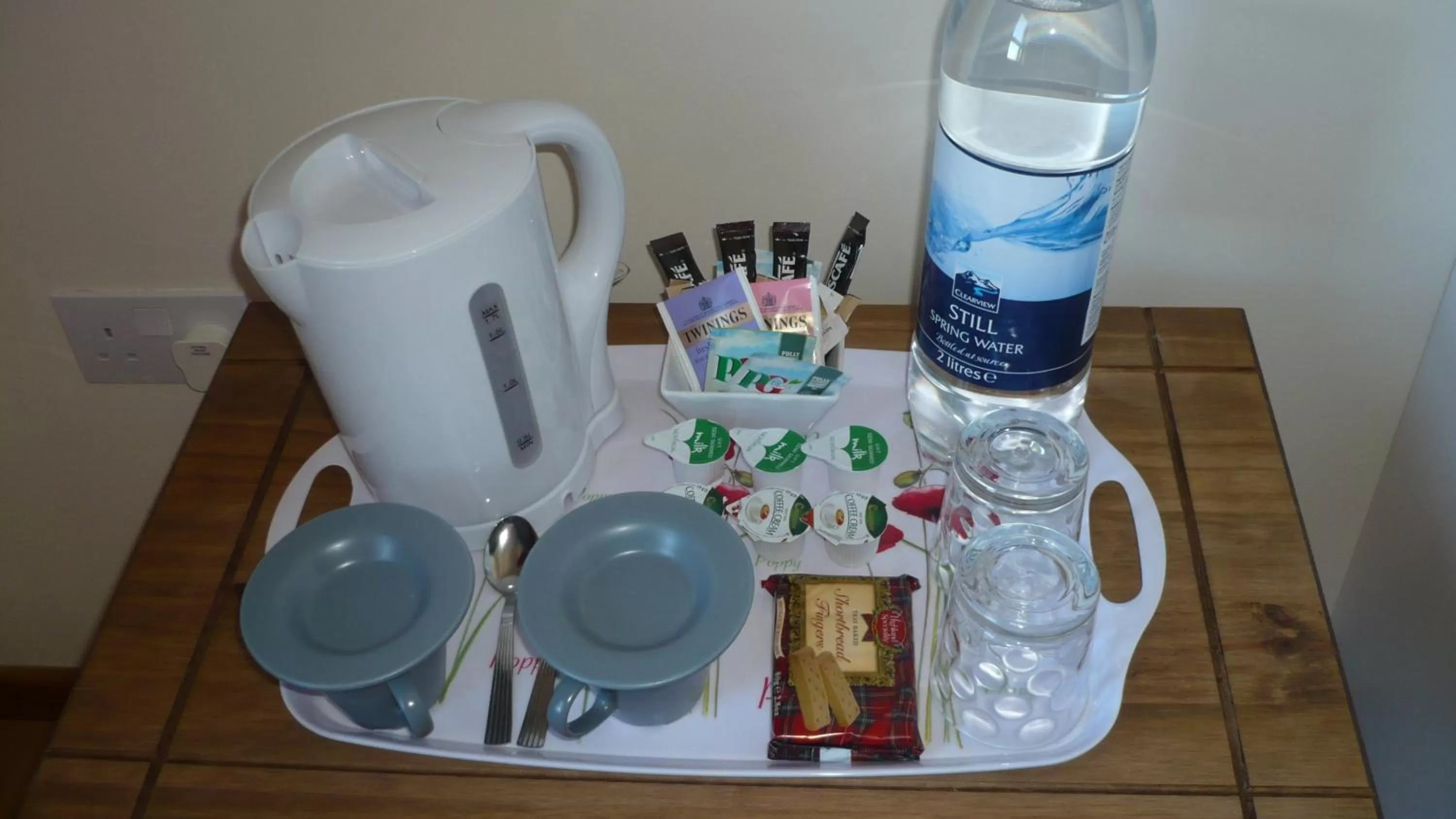 Coffee/tea facilities in Maghernahar House B&B