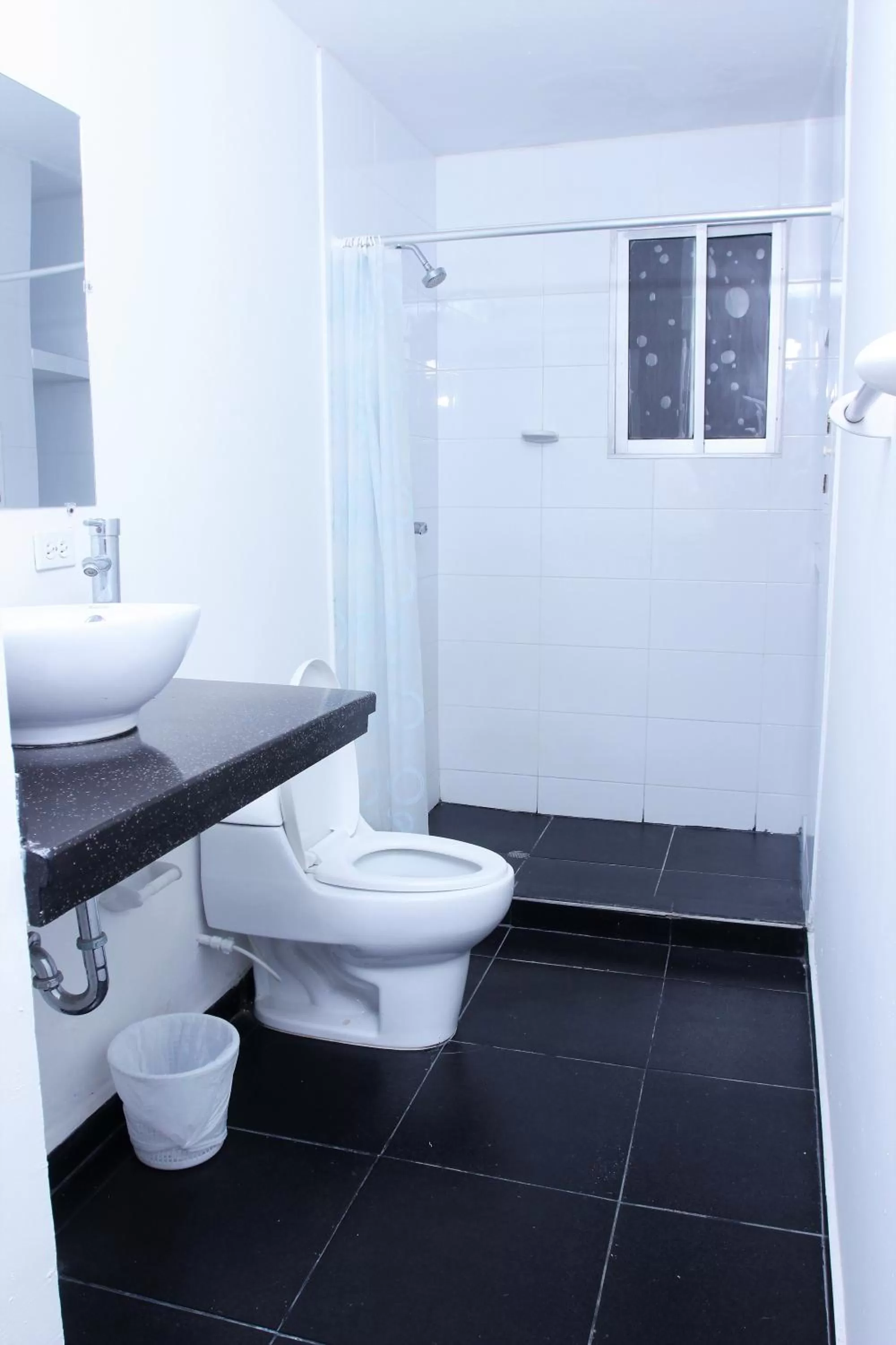 Shower in Eslait Hotel & Apartamentos