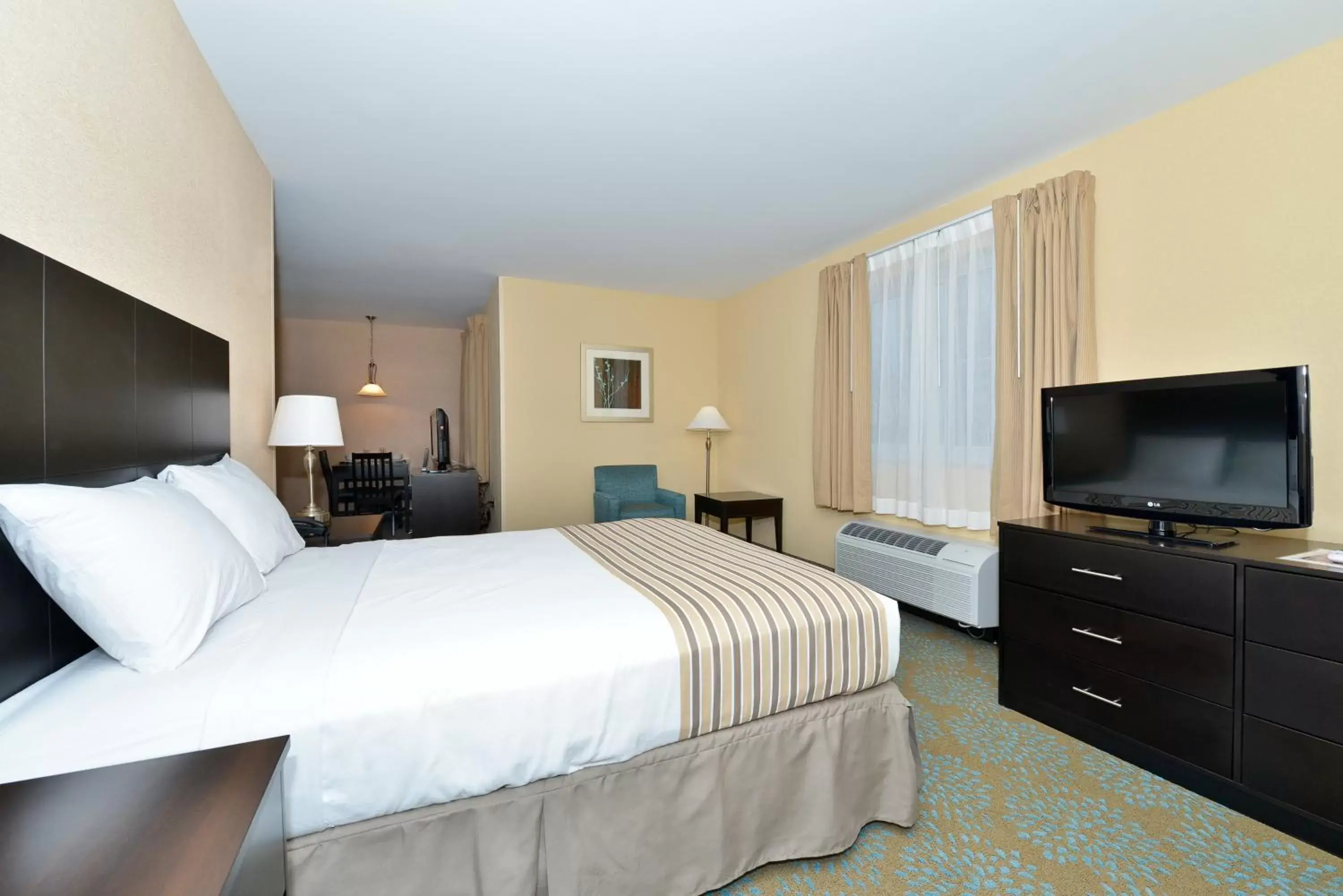 Queen Room - Non-Smoking in Suburban Studios Quantico Queen Room - Non-Smoking in Suburban Studios Quantico