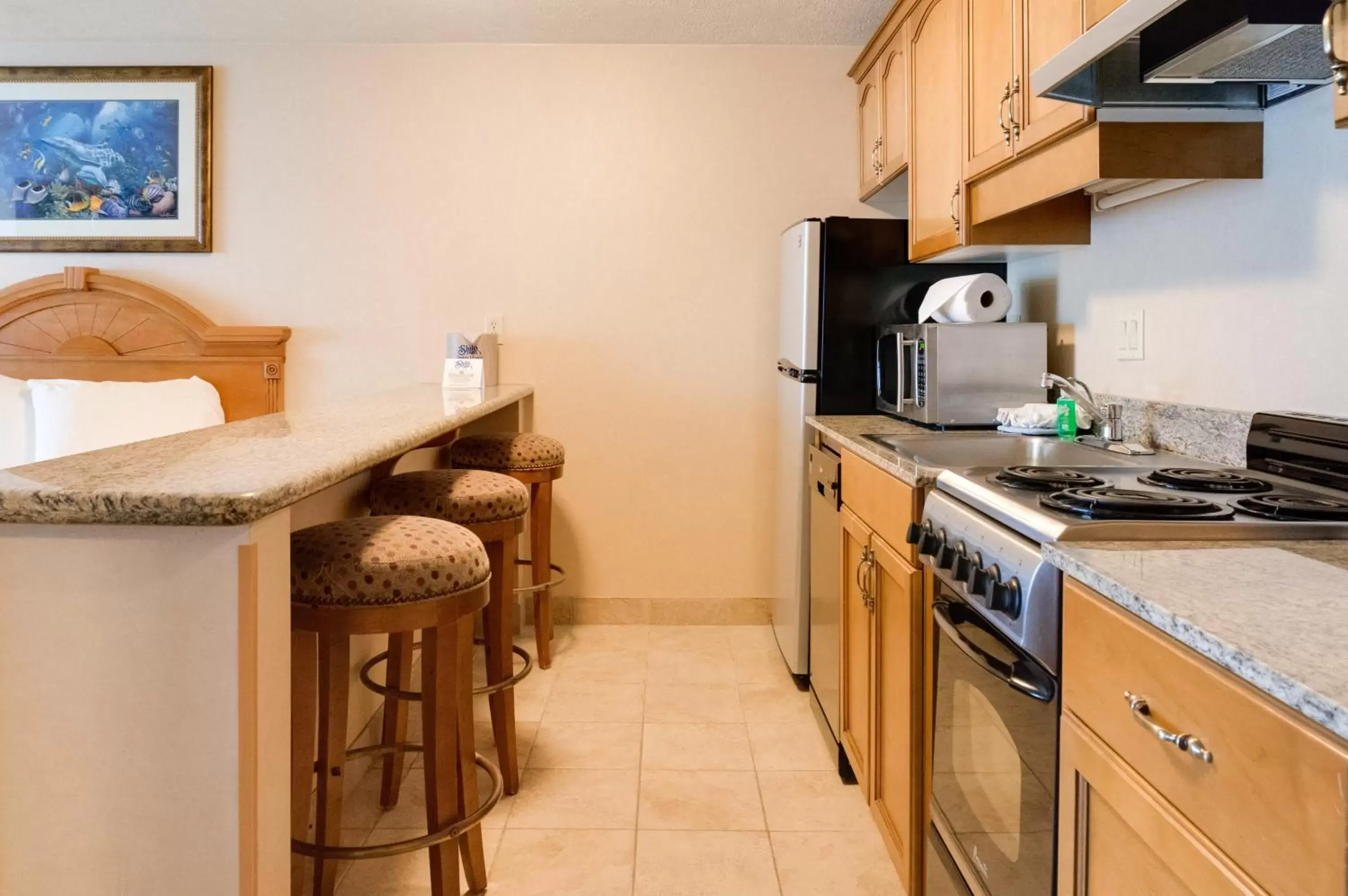 Kitchen or kitchenette, Kitchen/Kitchenette in Shilo Inn Suites Seaside Oceanfront