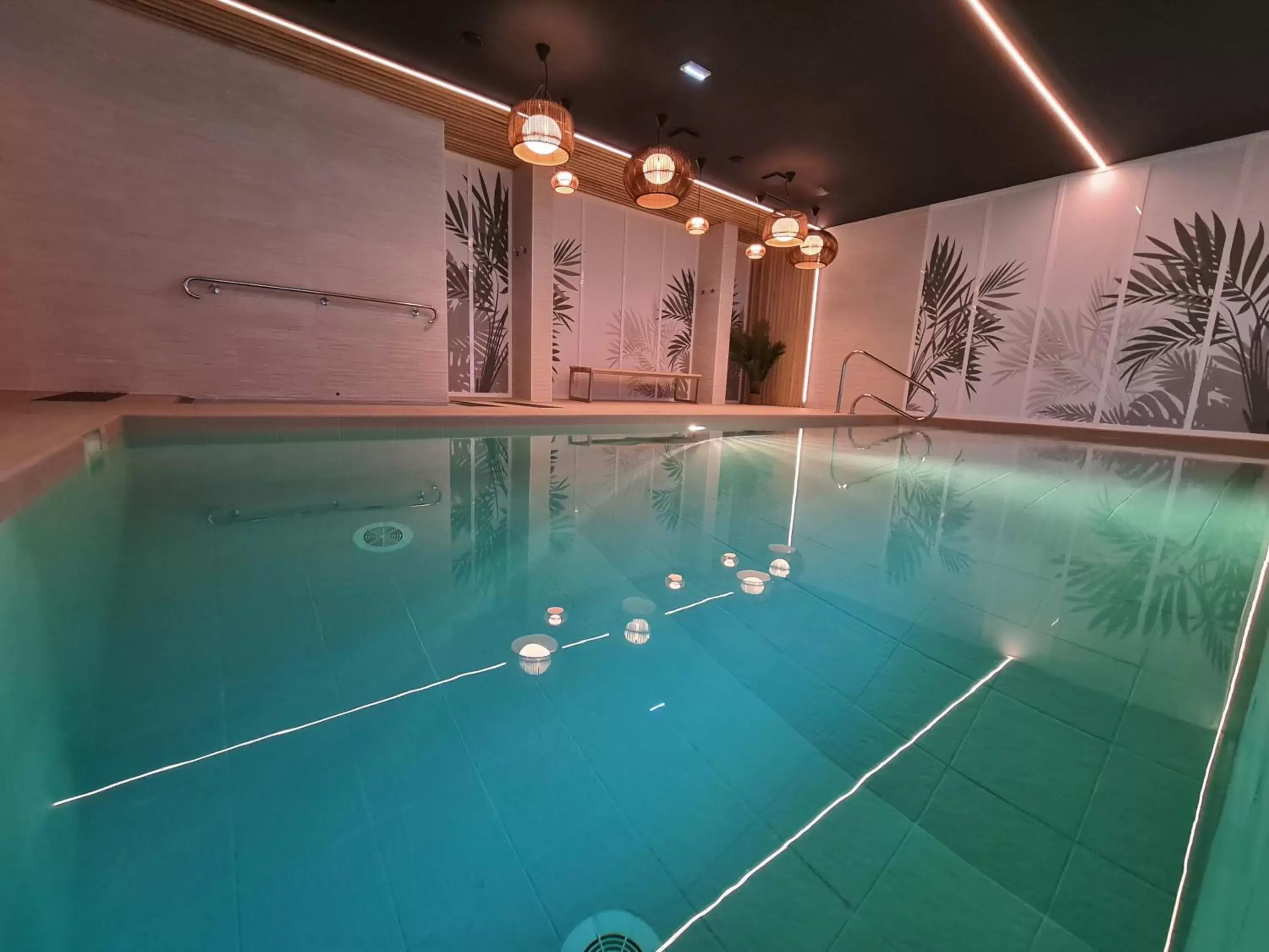 Swimming Pool in PADJA Hôtel & Spa Vannes