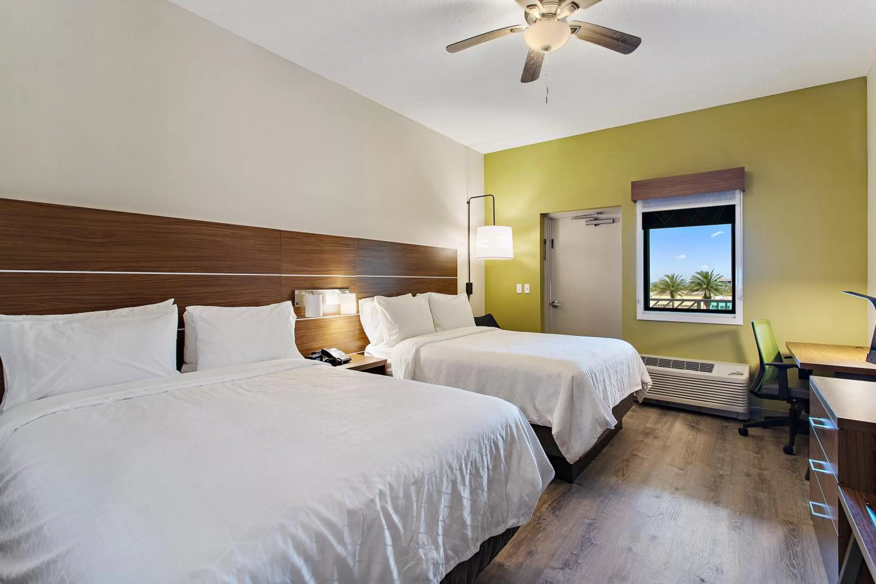 Photo of the whole room, Bed in Holiday Inn Express St. Augustine - Vilano Beach by IHG