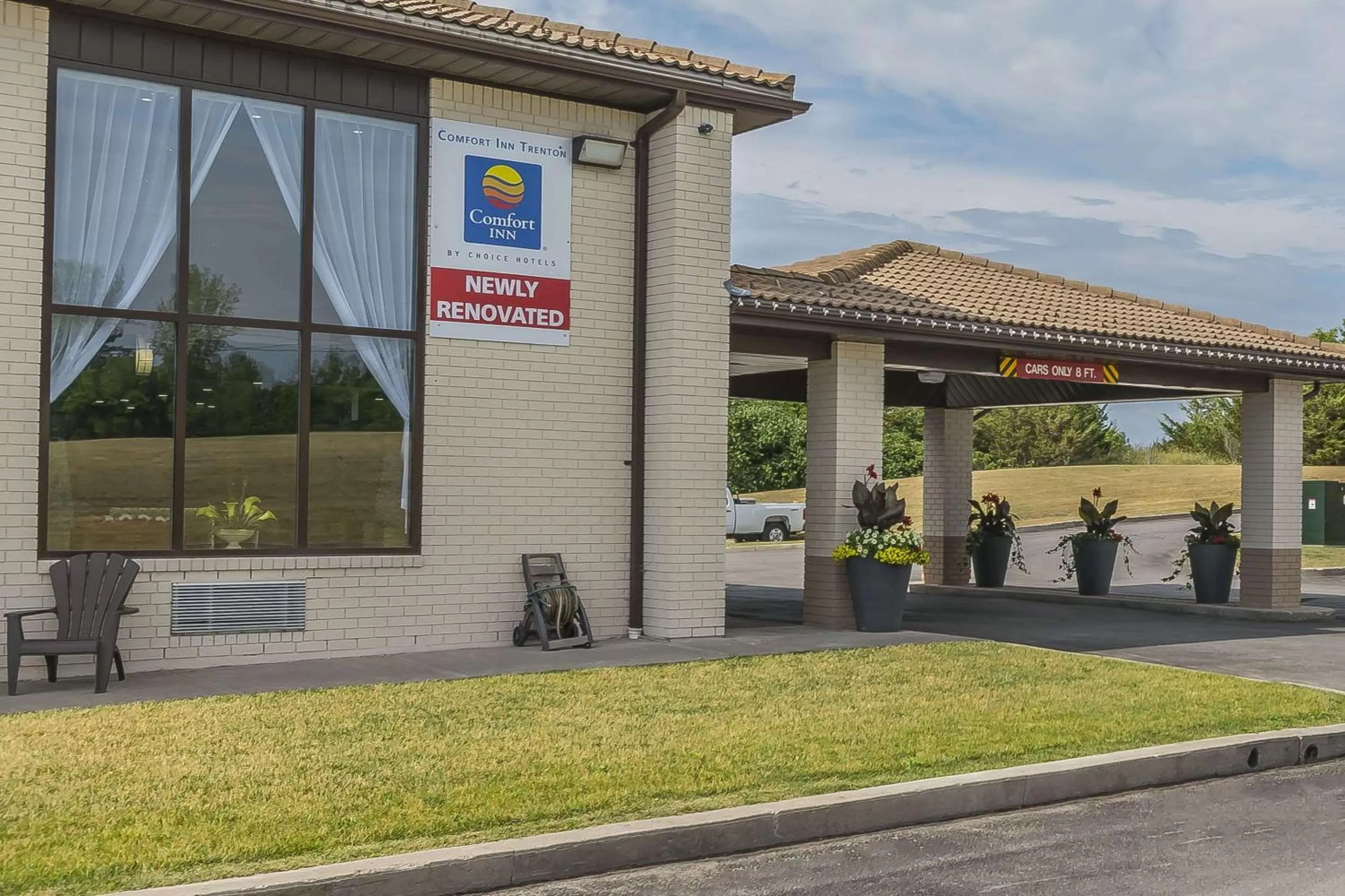 Property building in Comfort Inn Trenton