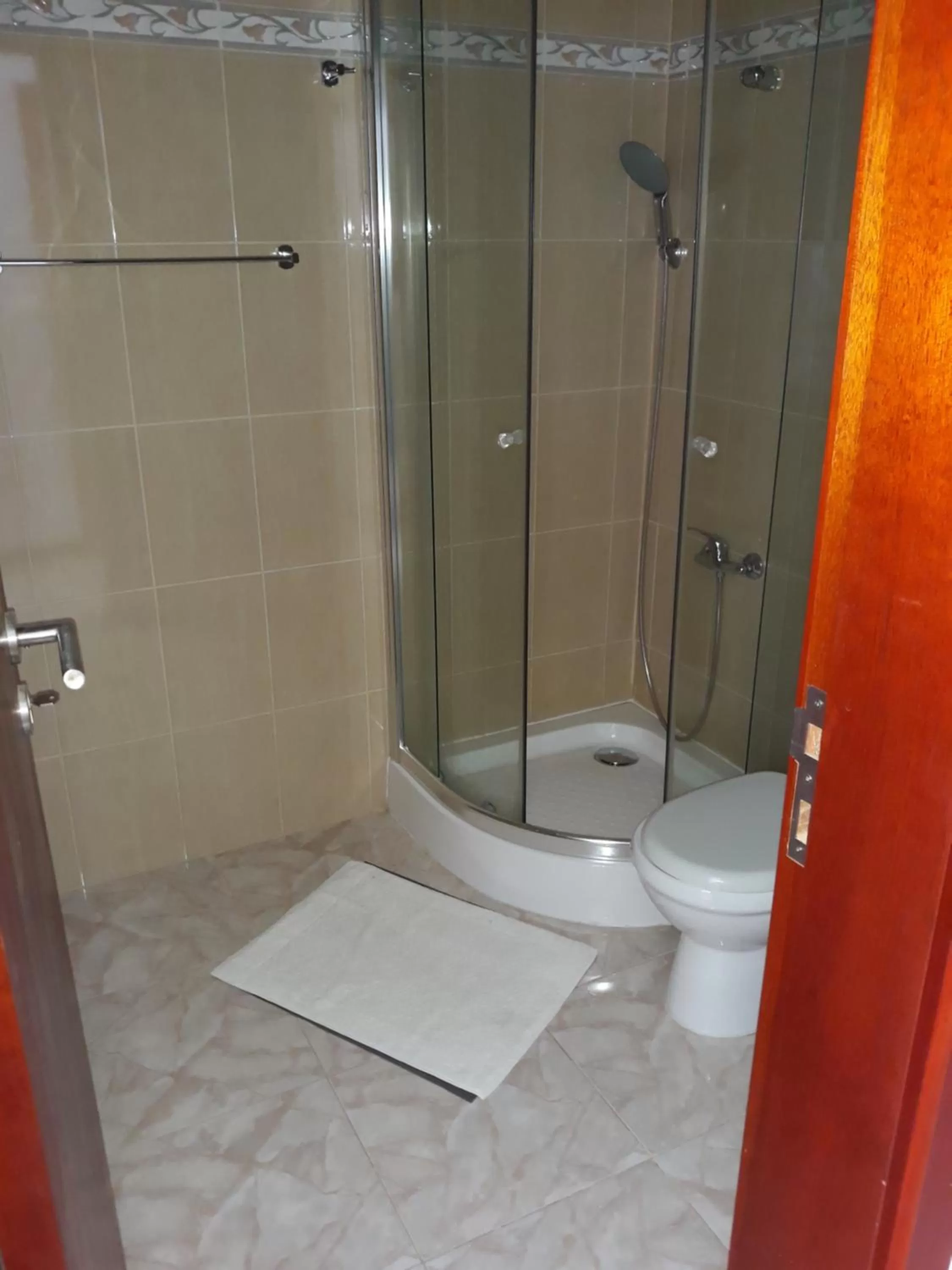 Shower in Yria Residencial