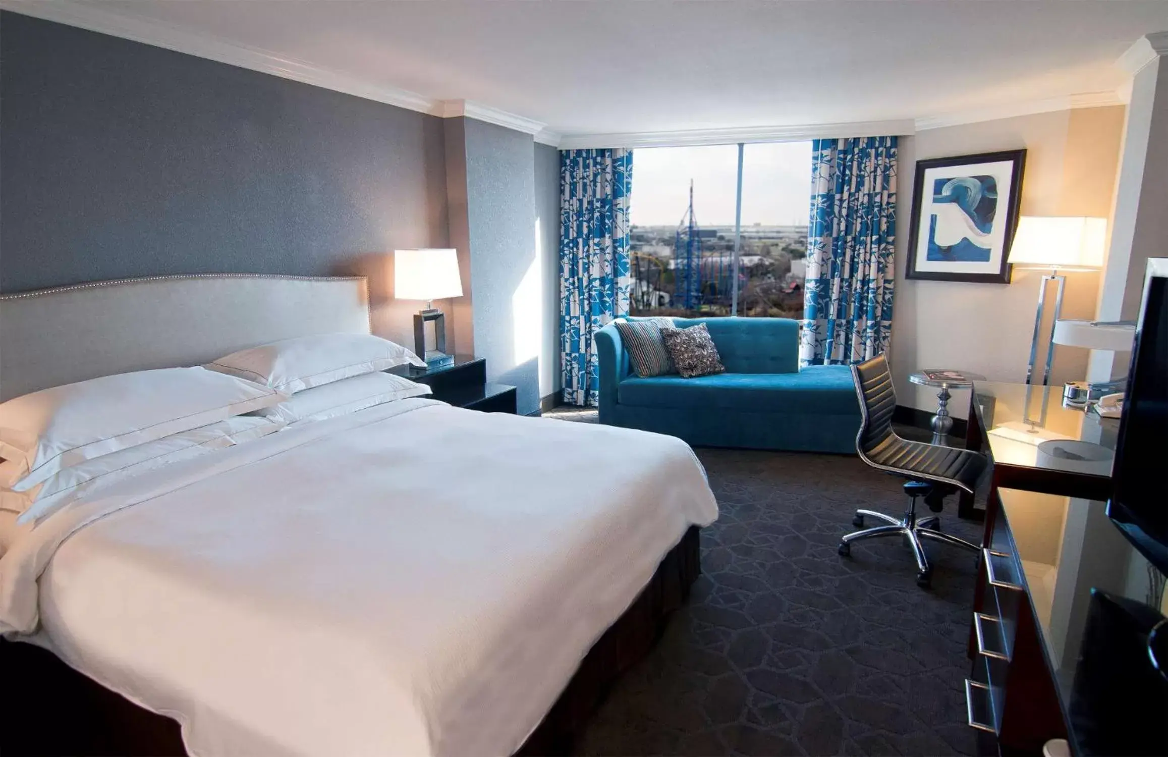 Deluxe King Room in Hilton Arlington