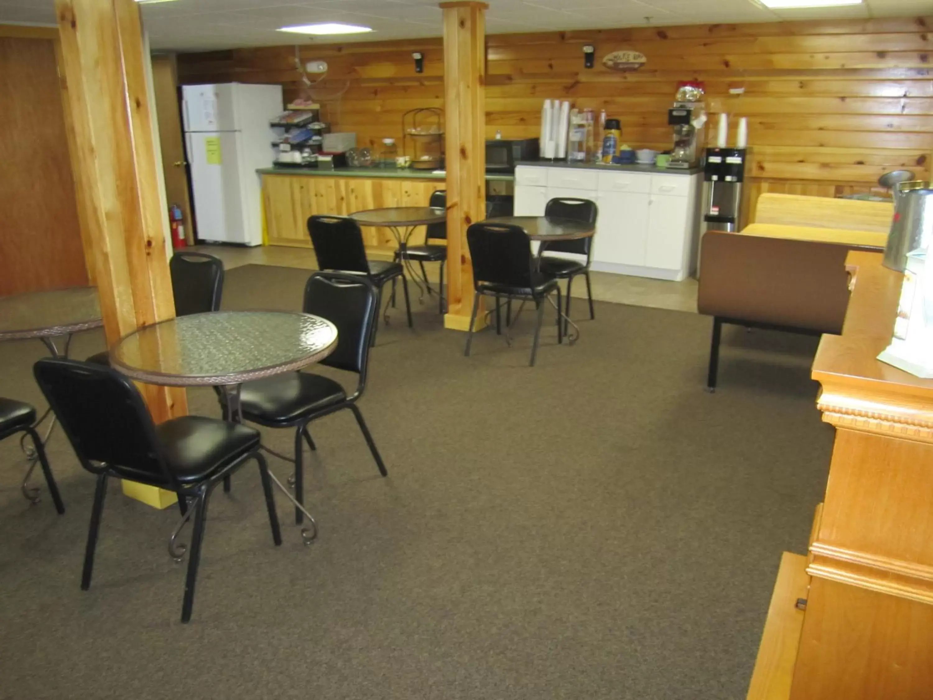 Area and facilities, Restaurant/Places to Eat in Bishops Country Inn Motel