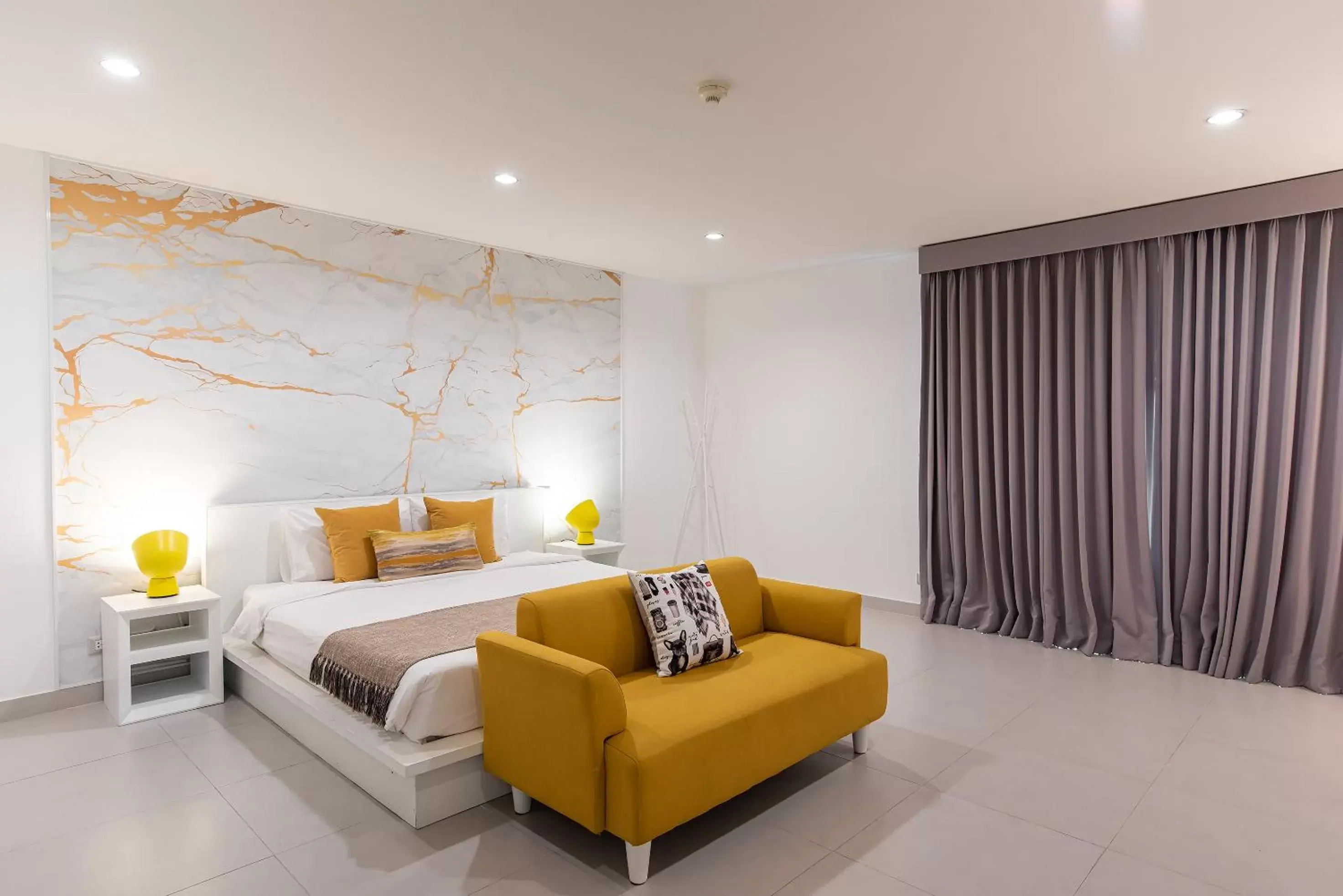 Bedroom, Seating Area in Benviar Tonson Residence