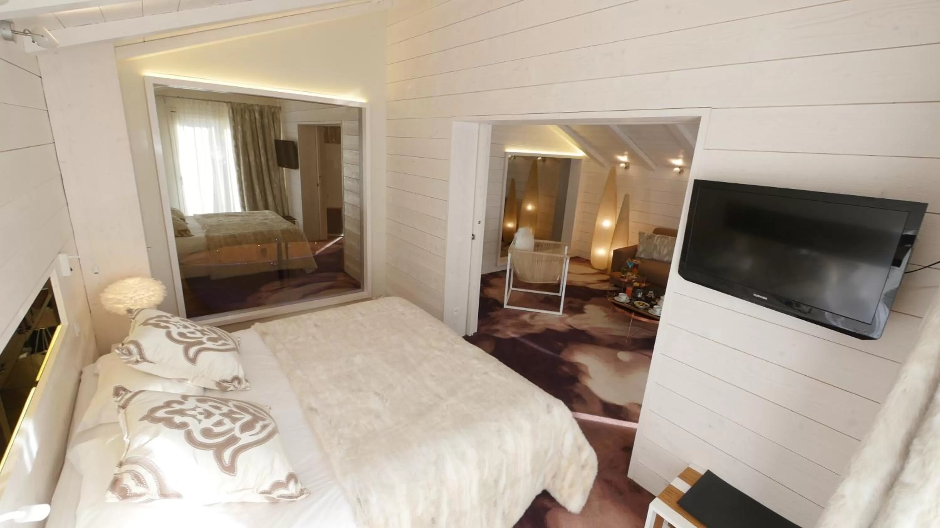 Family Two-Bedroom Suite with Mountain View in Hotel Tsanteleina