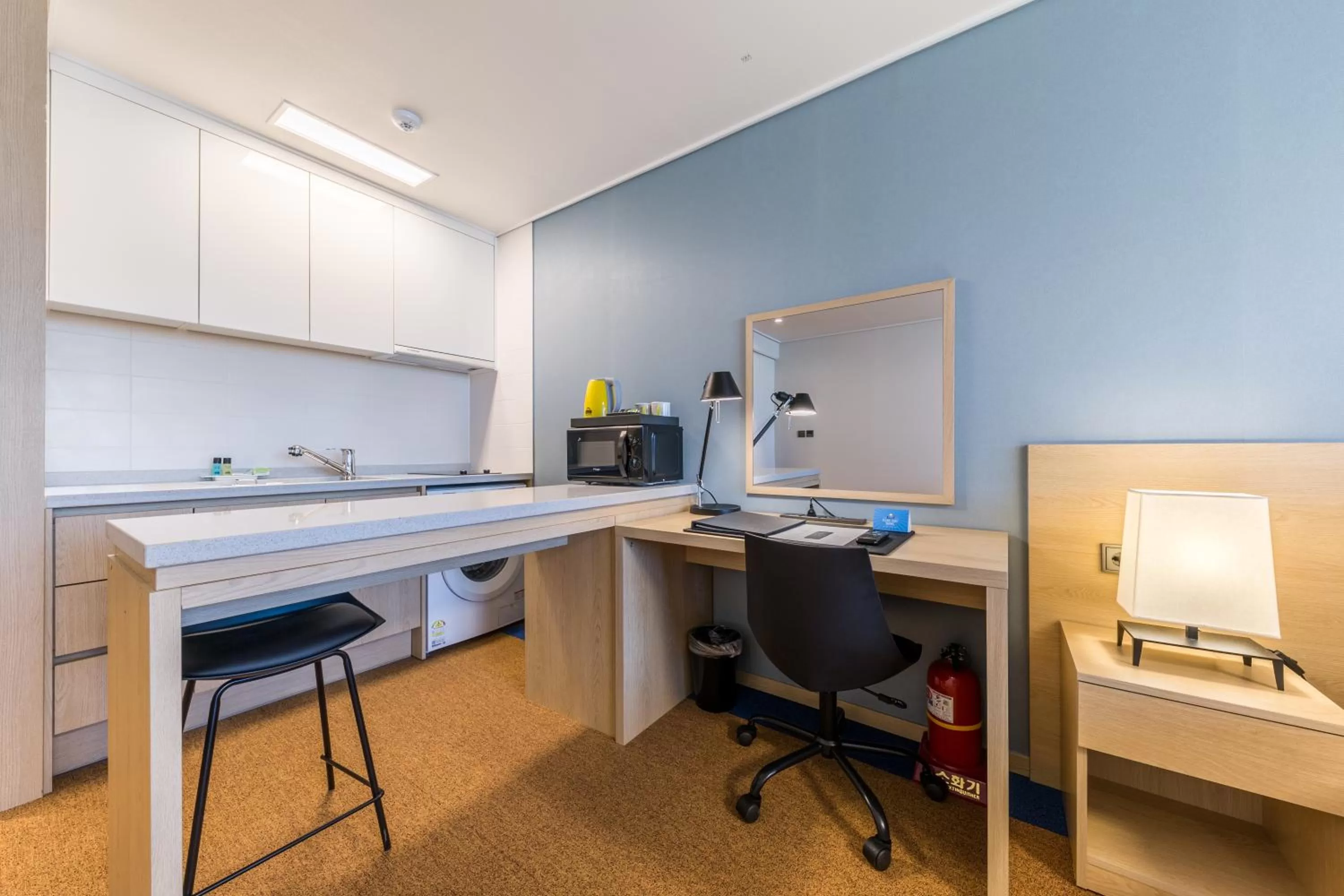 Kitchen or kitchenette in Days Hotel & Suites by Wyndham Incheon Airport