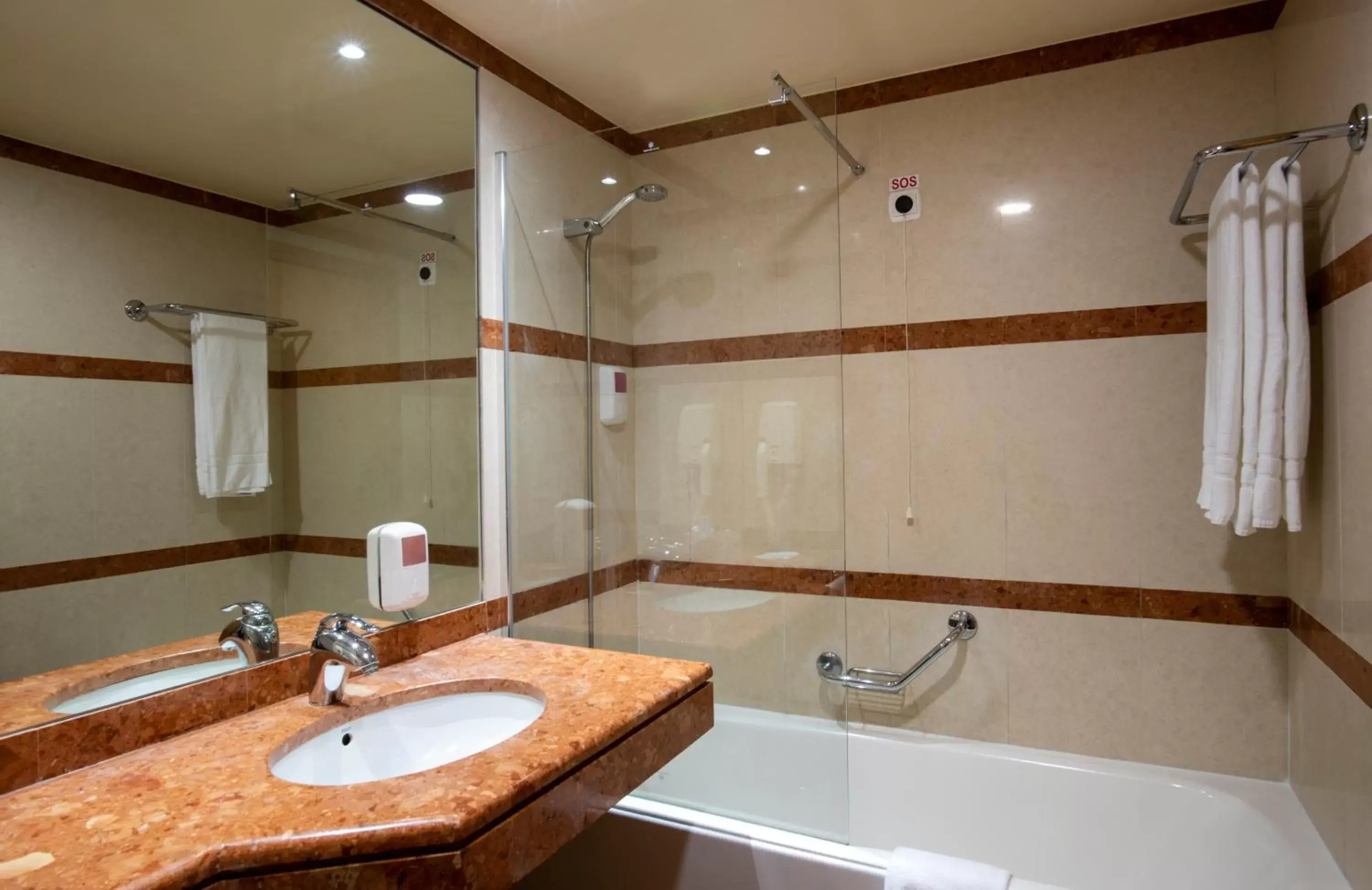 Bathroom in Monte Mar Palace Hotel