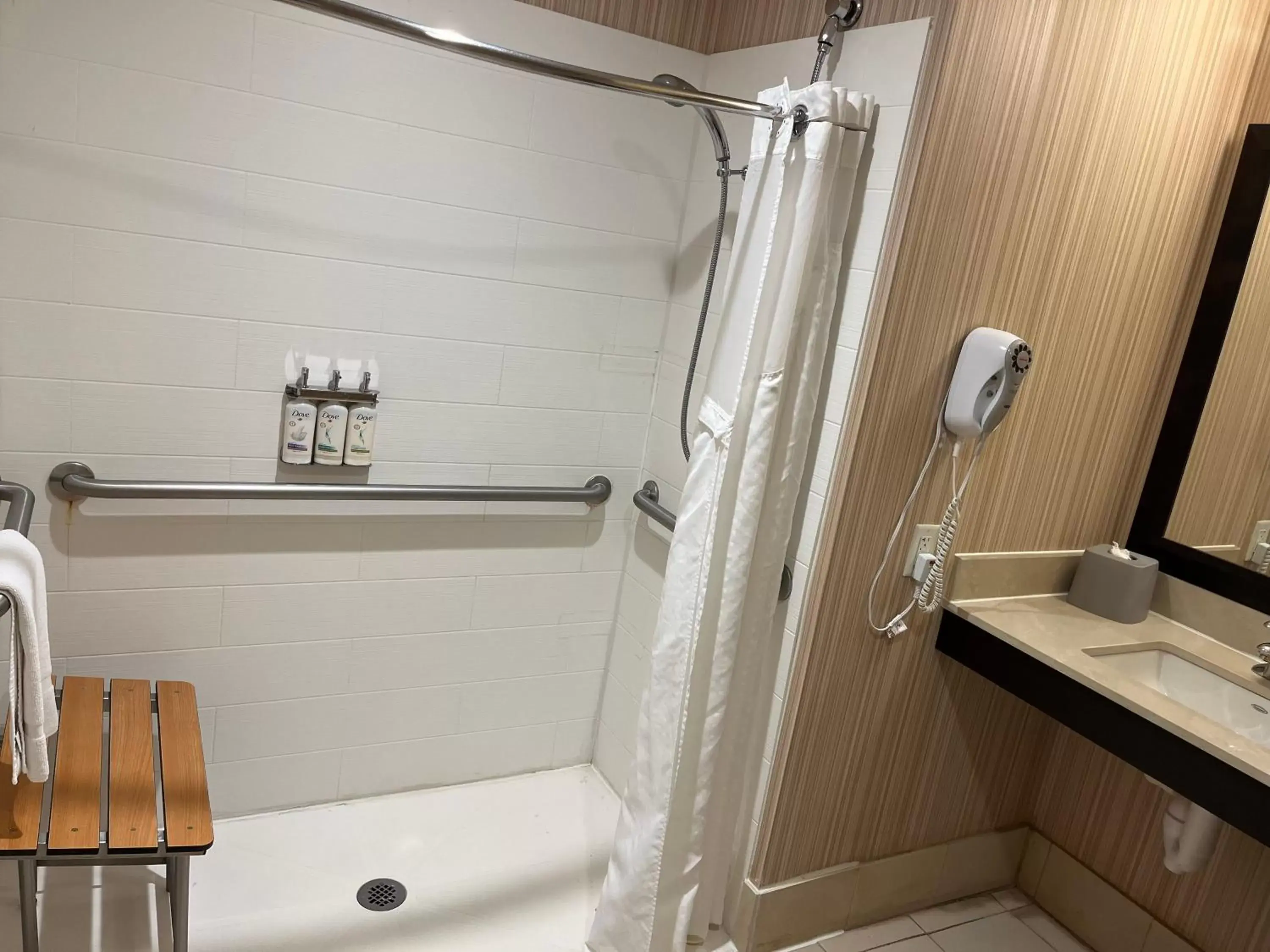 Shower, Bathroom in Holiday Inn Louisville Airport - Fair/Expo, an IHG Hotel