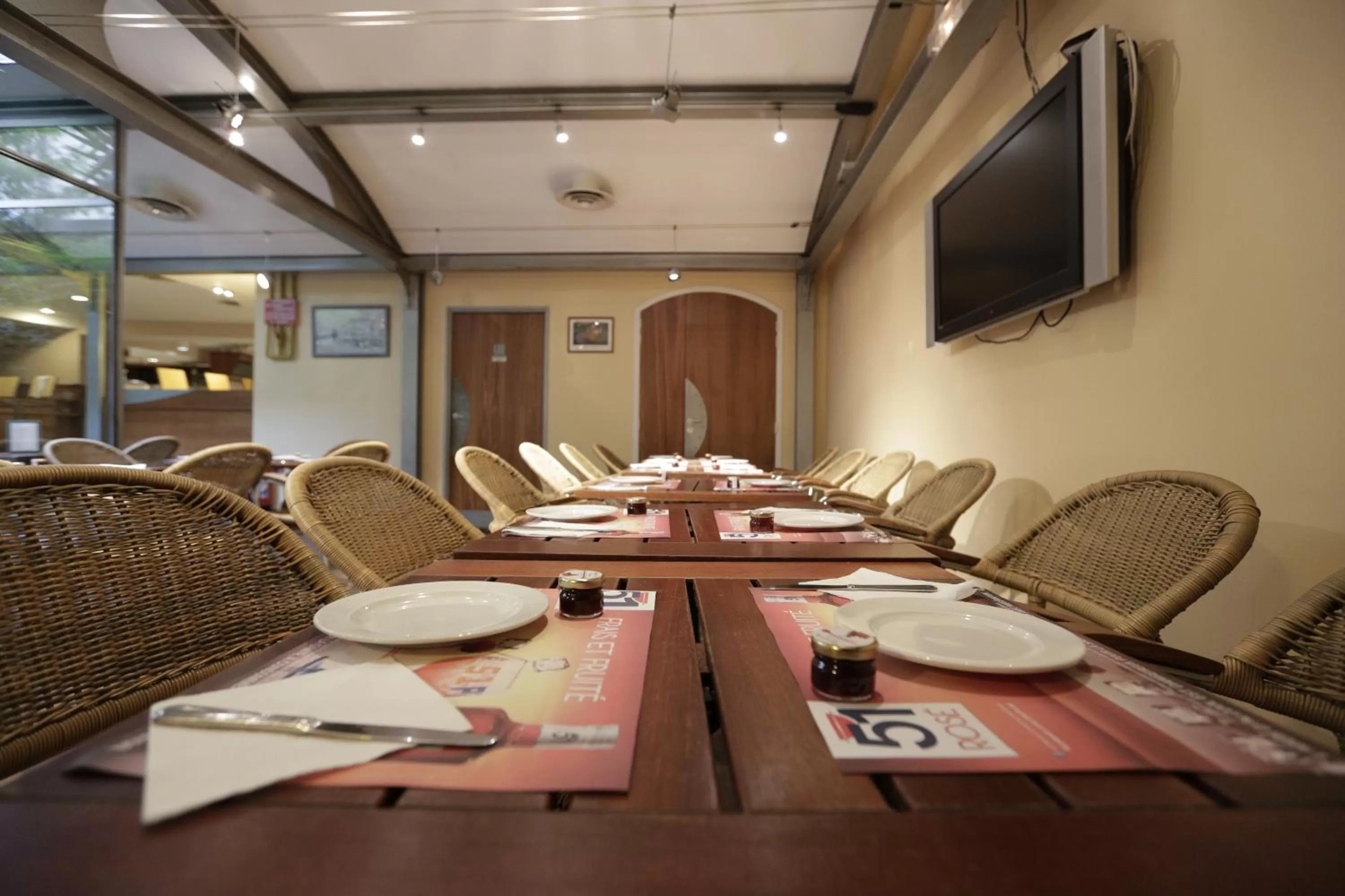 Restaurant/places to eat in Hôtel Au Petit Caporal