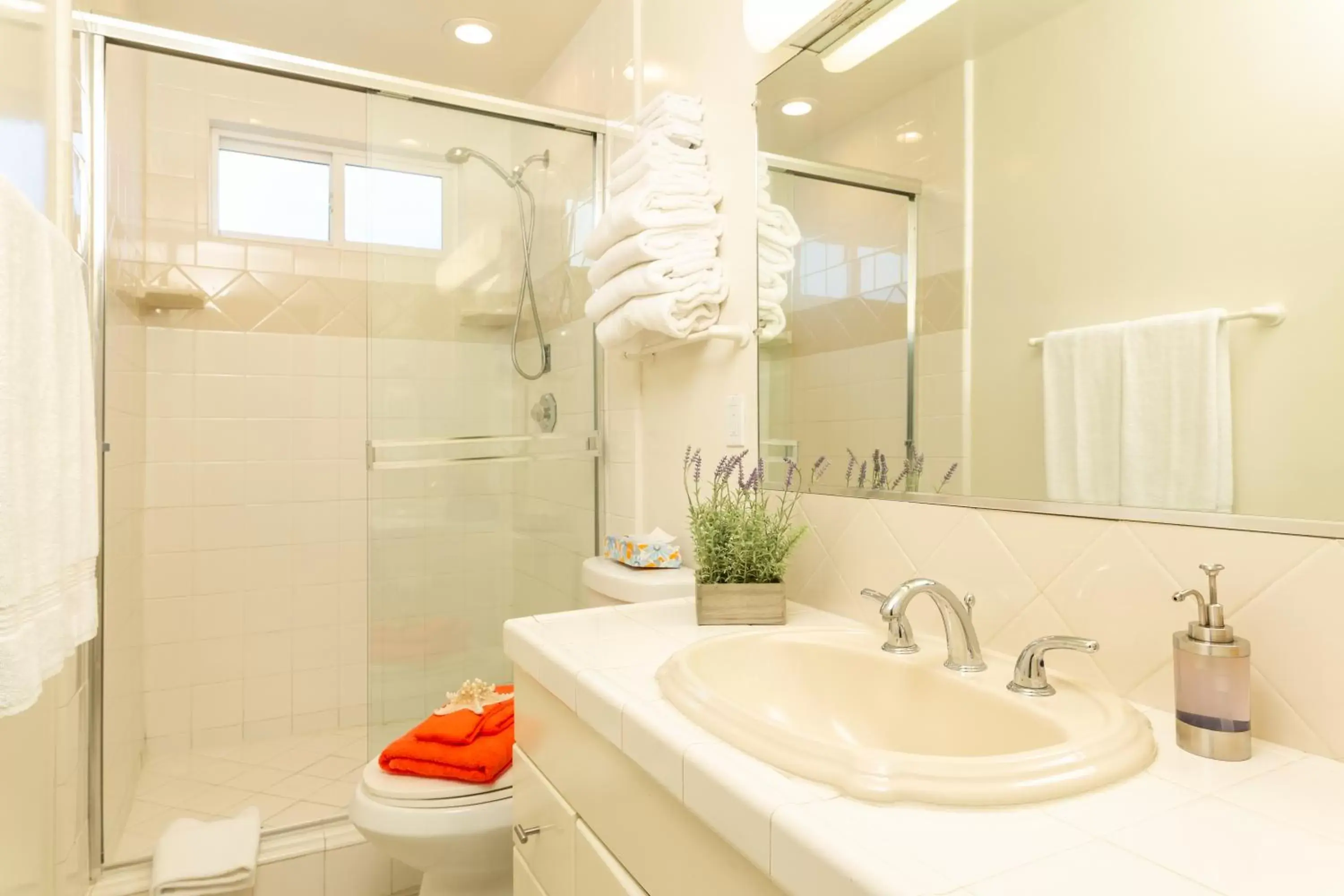 Bathroom in The Sea View Inn At The Beach