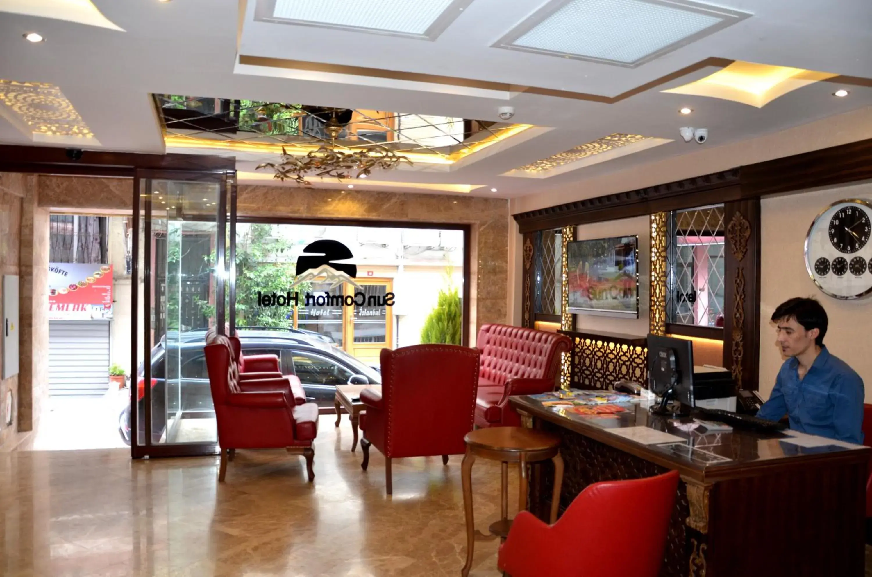 Lobby or reception, Restaurant/Places to Eat in Sun Comfort Hotel