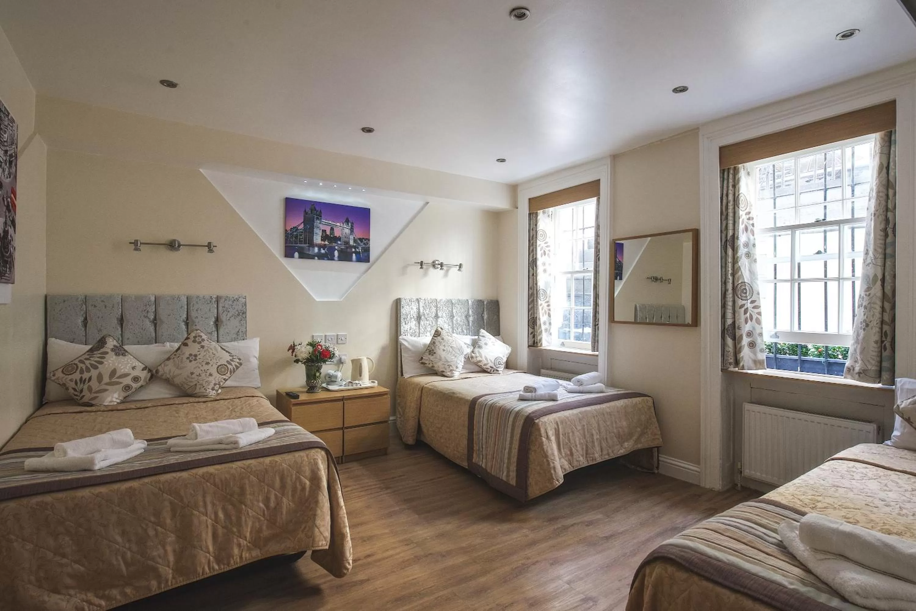 Day, Bed in Linden House Hotel