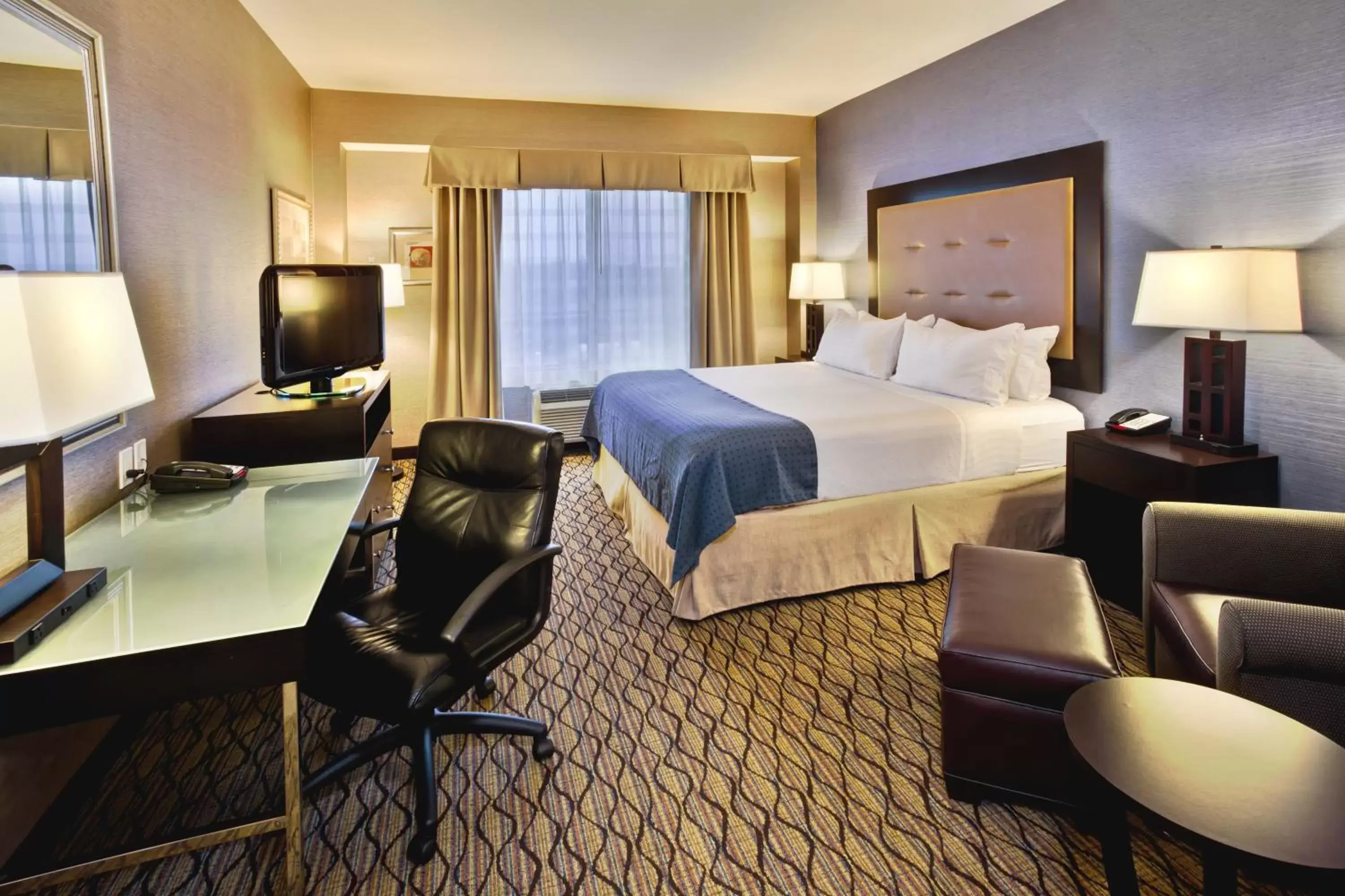 Photo of the whole room in Holiday Inn Hotel Detroit Metro Airport, an IHG Hotel