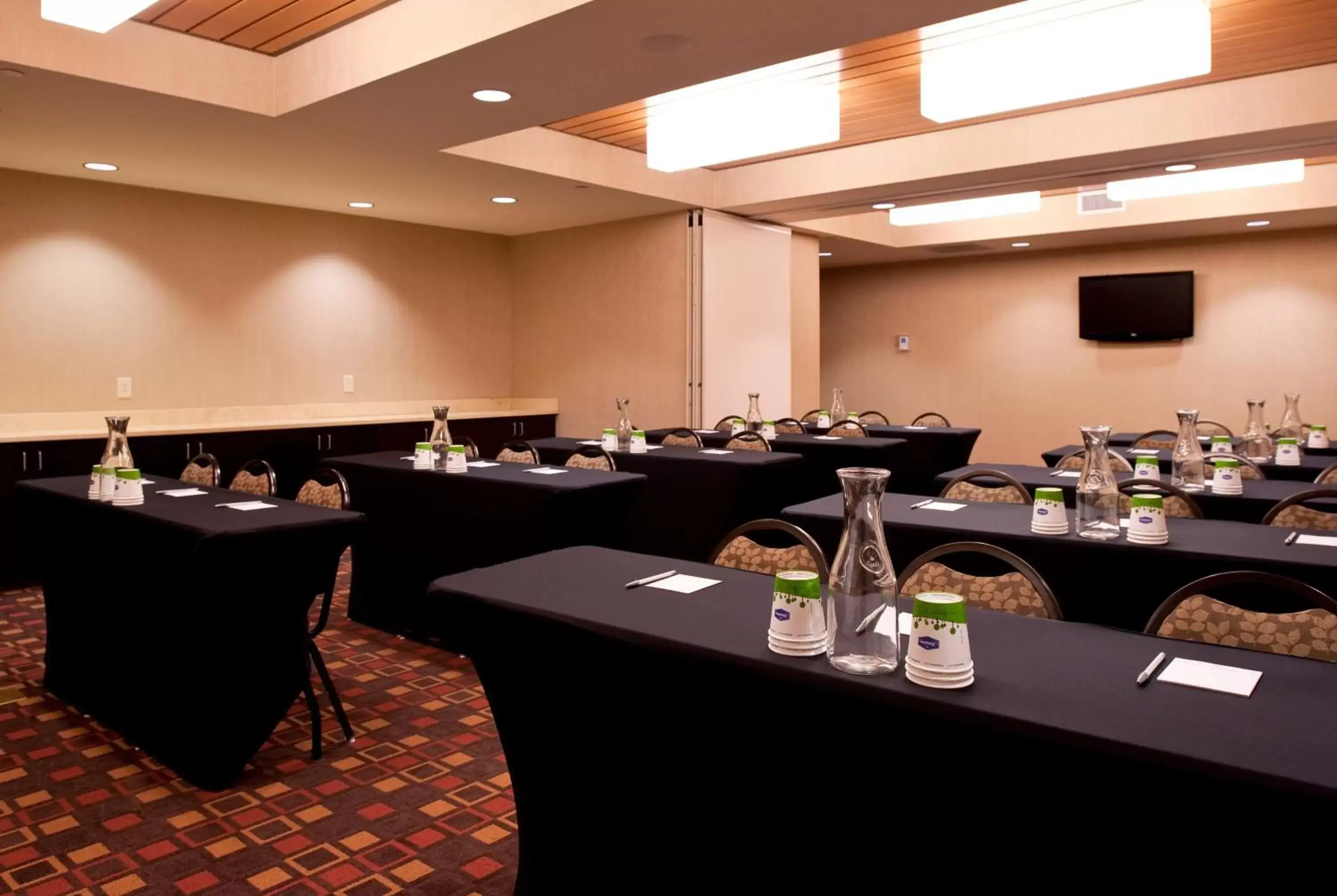 Meeting/conference room, Restaurant/Places to Eat in Hampton Inn Nashville / Vanderbilt