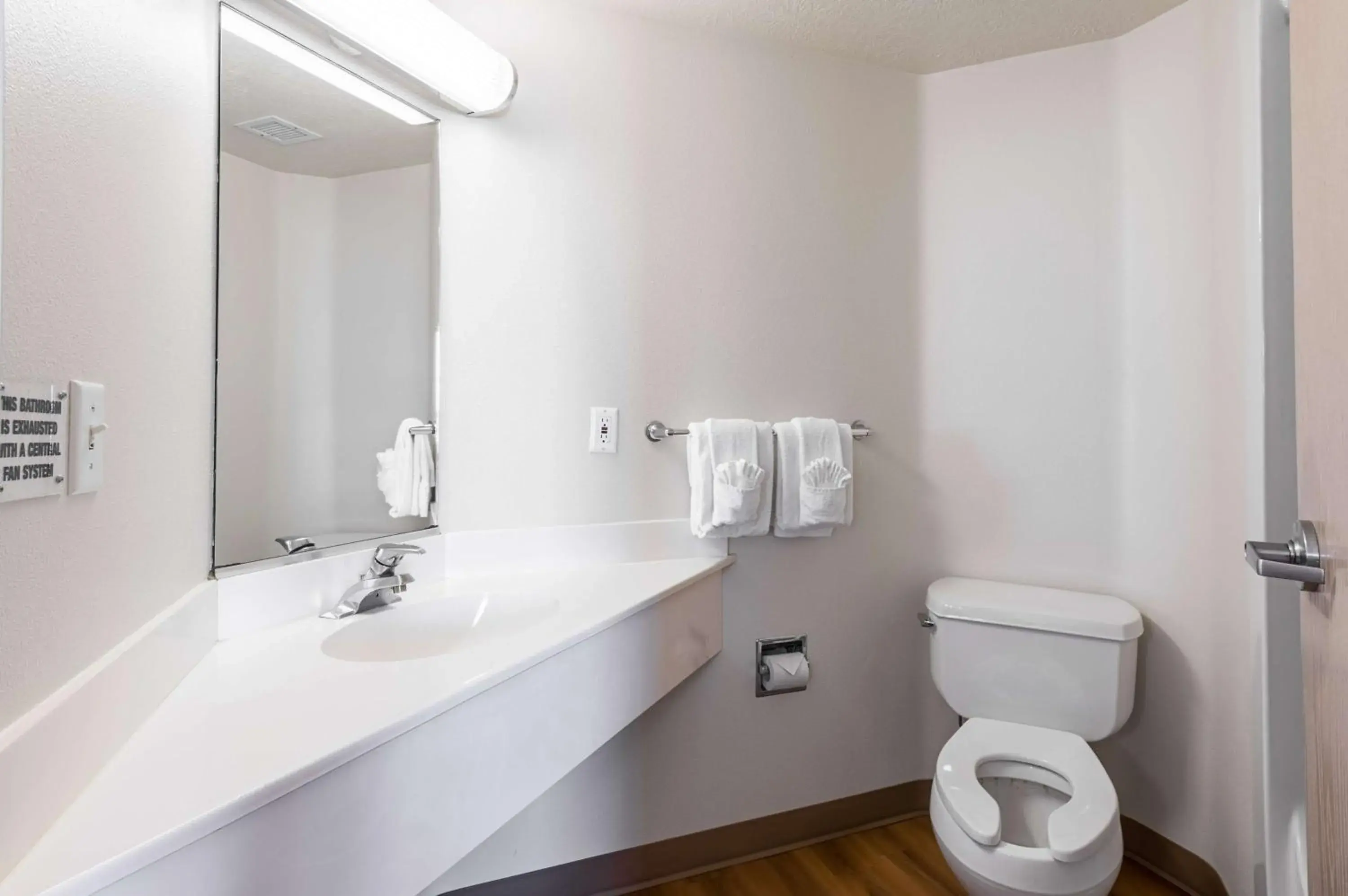 Photo of the whole room in Motel 6-Cedar City, UT Photo of the whole room in Motel 6-Cedar City, UT